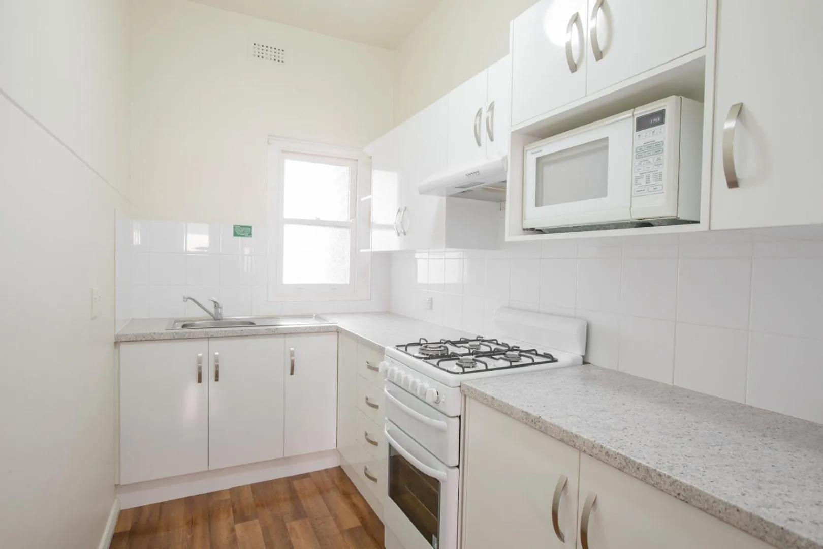 Kitchen or kitchenette in Greenways Apartments