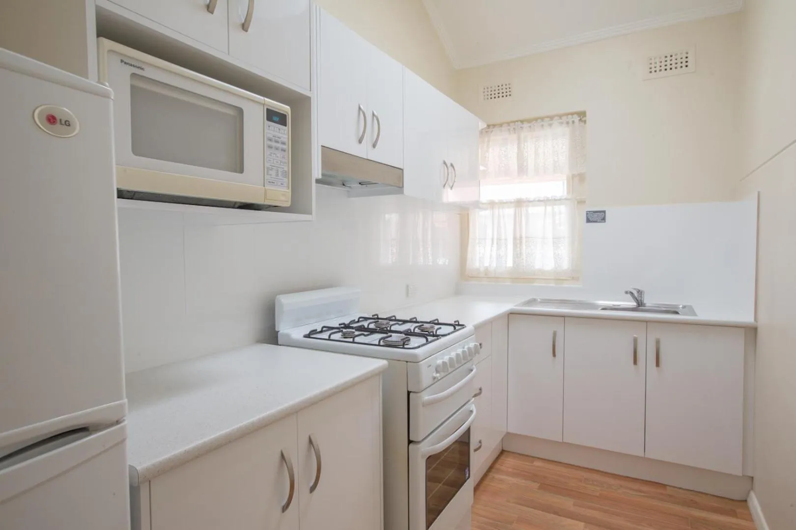 Kitchen or kitchenette in Greenways Apartments