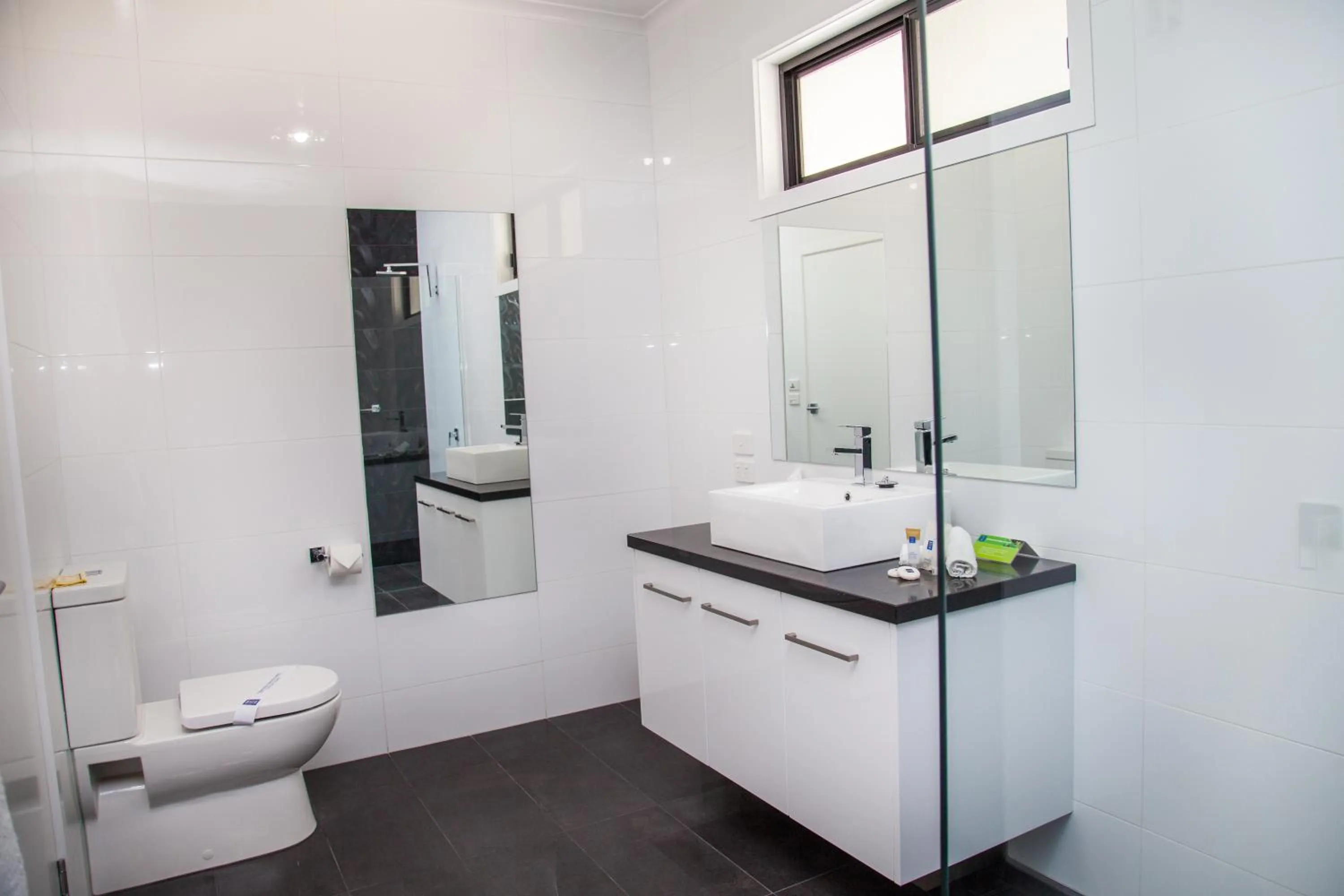 Bathroom in Junction Motel