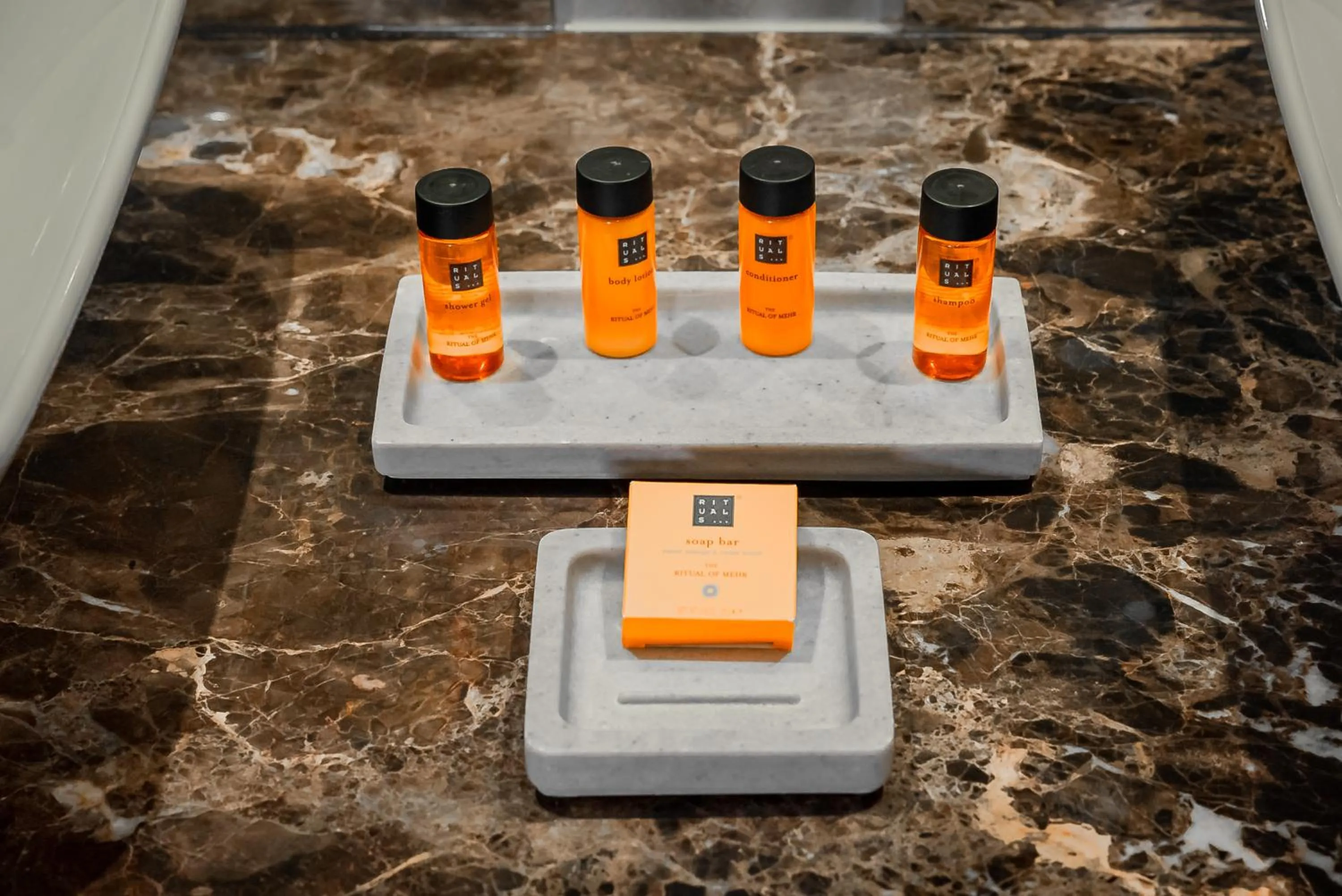 Bathroom in George Limerick Hotel