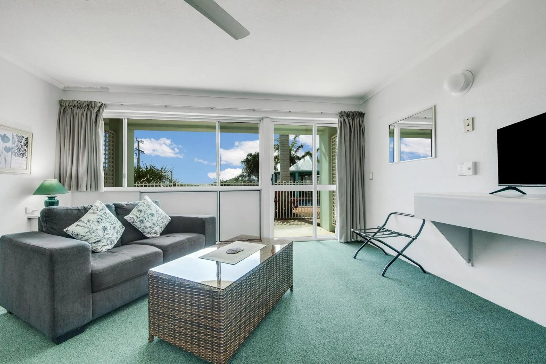 Living room in Reef Adventureland Motel