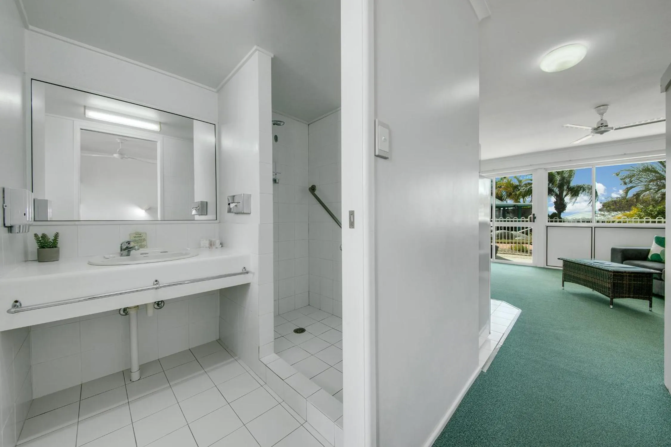 Bathroom in Reef Adventureland Motel