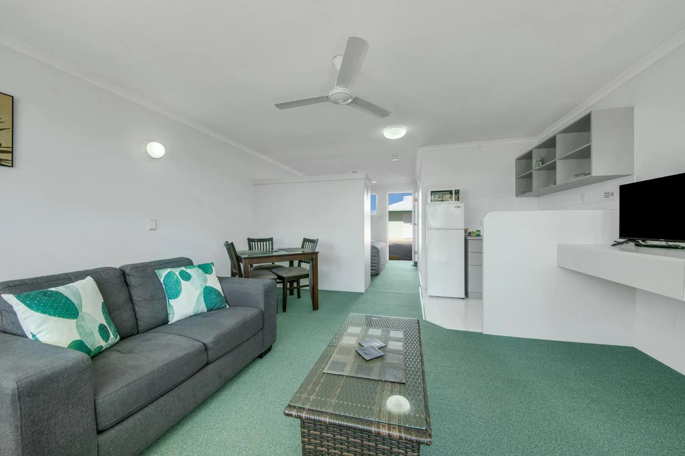 Living room in Reef Adventureland Motel