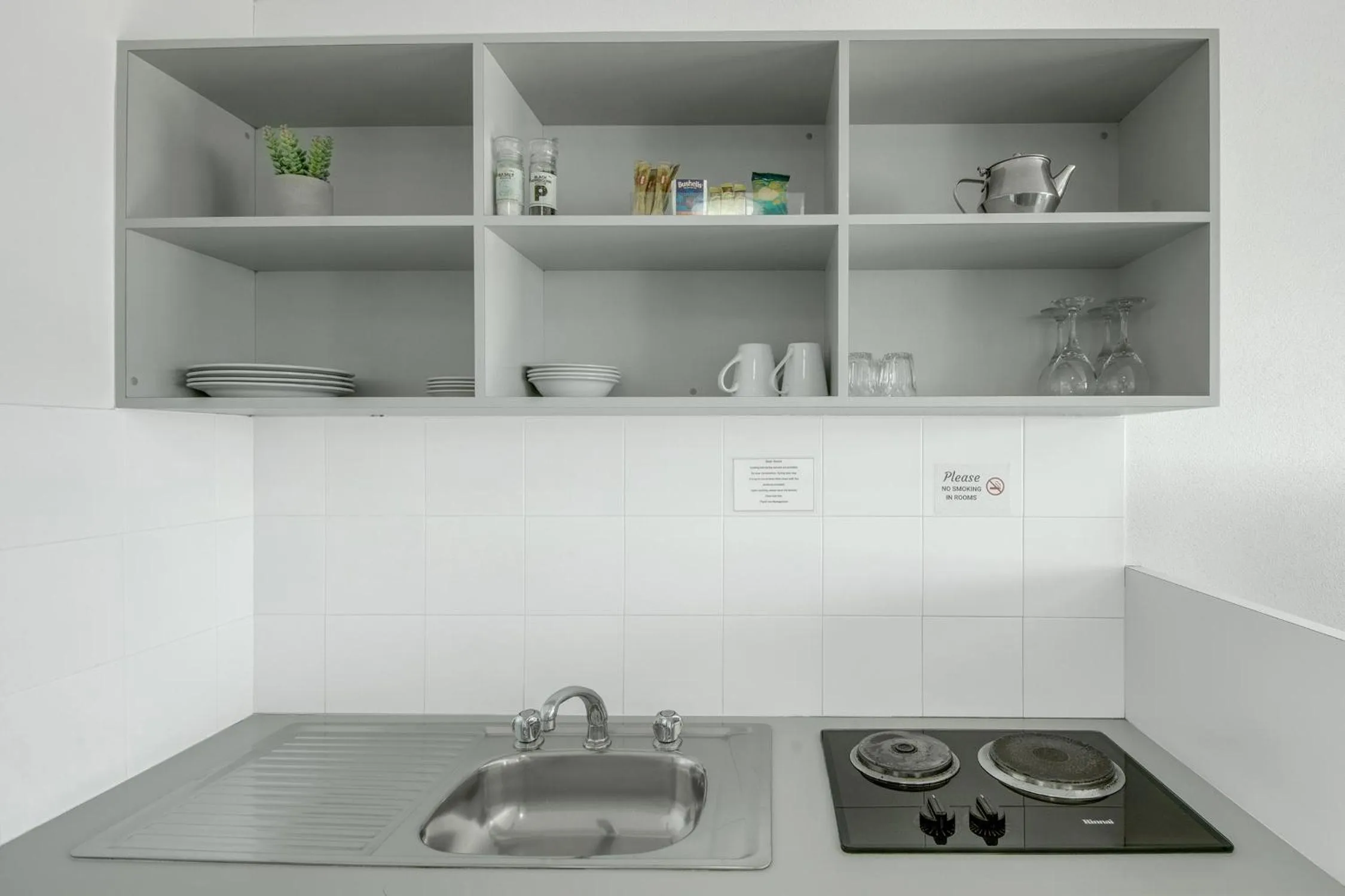 kitchen in Reef Adventureland Motel
