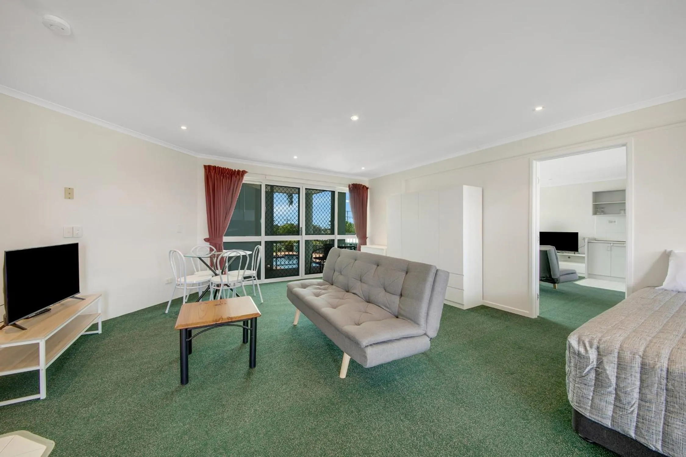 TV and multimedia in Reef Adventureland Motel