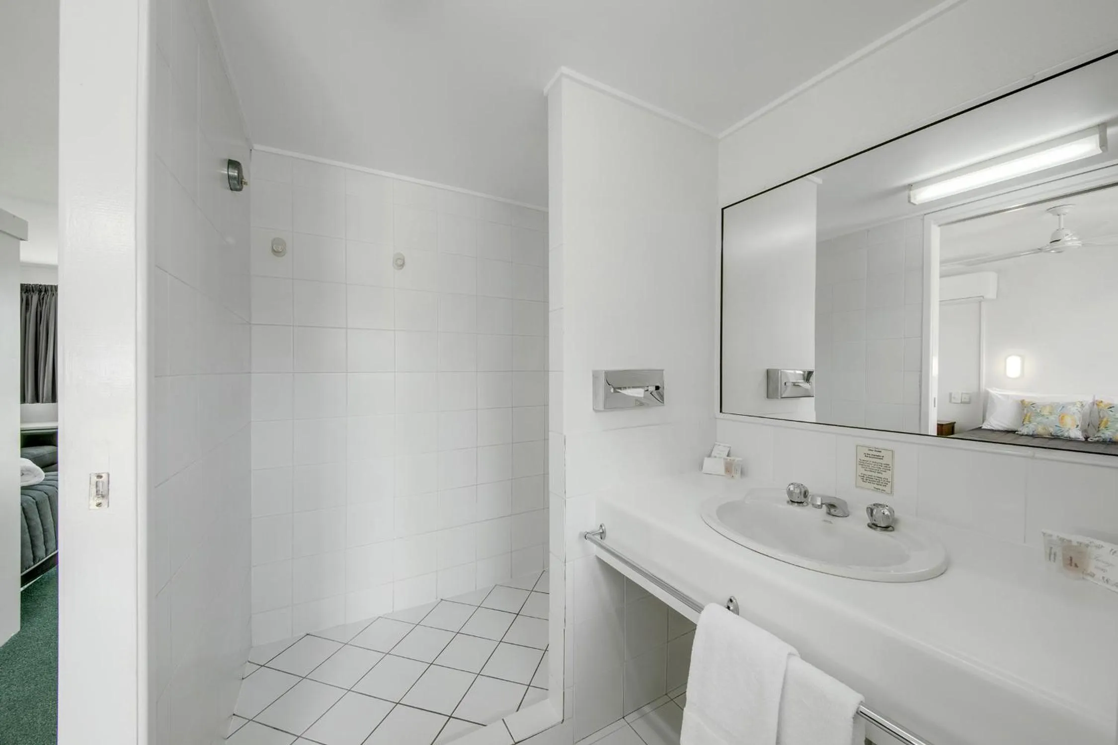 Bathroom in Reef Adventureland Motel