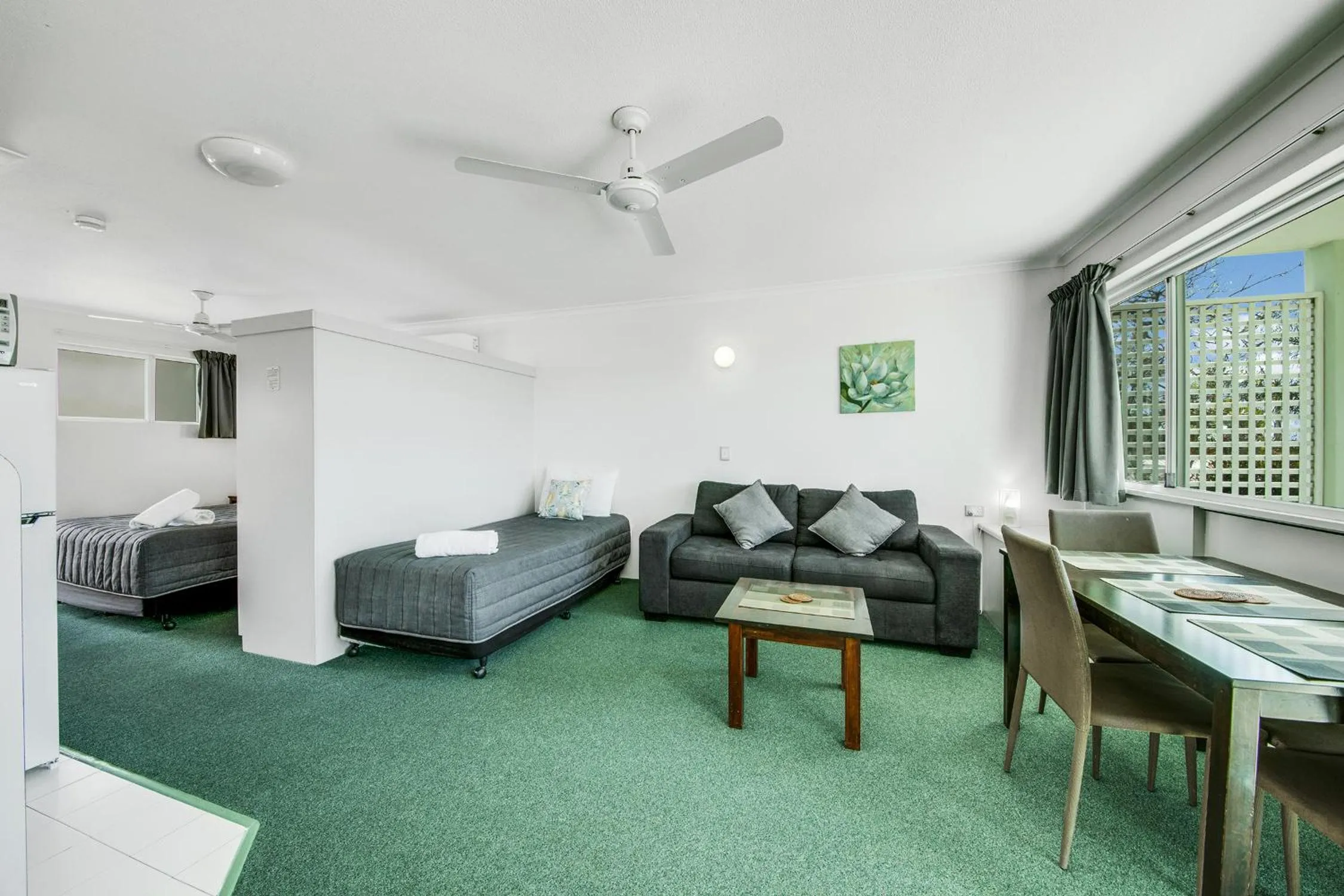 Living room in Reef Adventureland Motel