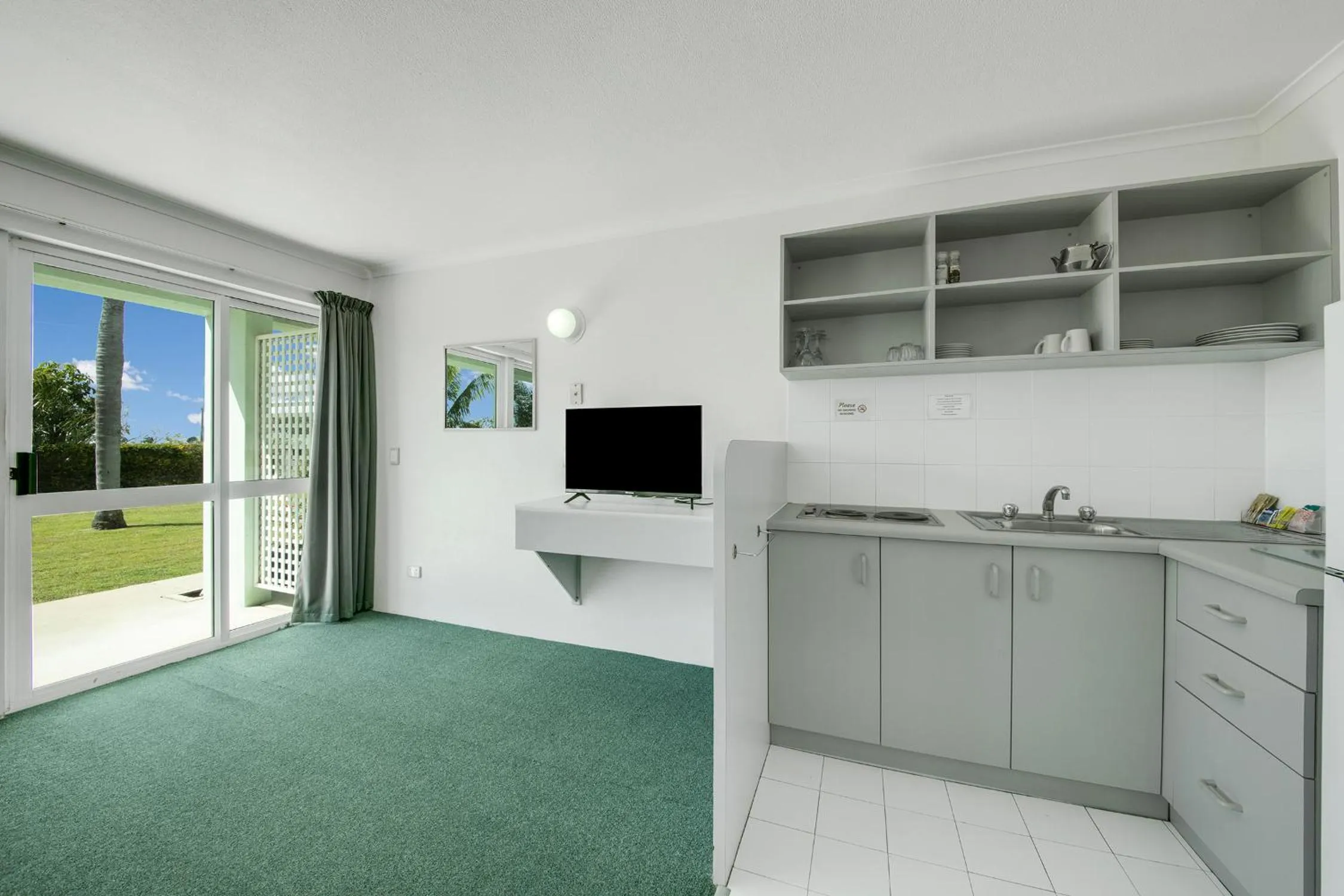 Living room in Reef Adventureland Motel