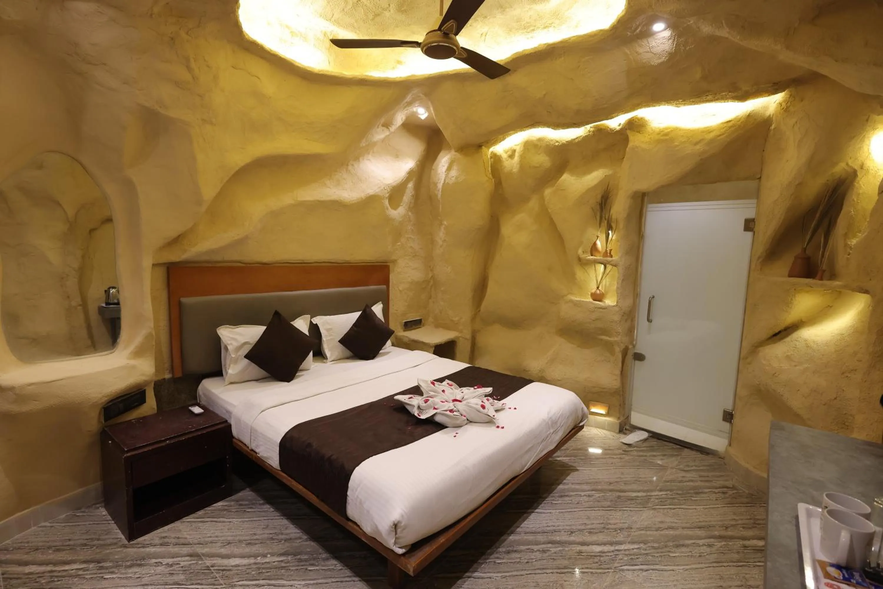 Bed in Hotel King Garden