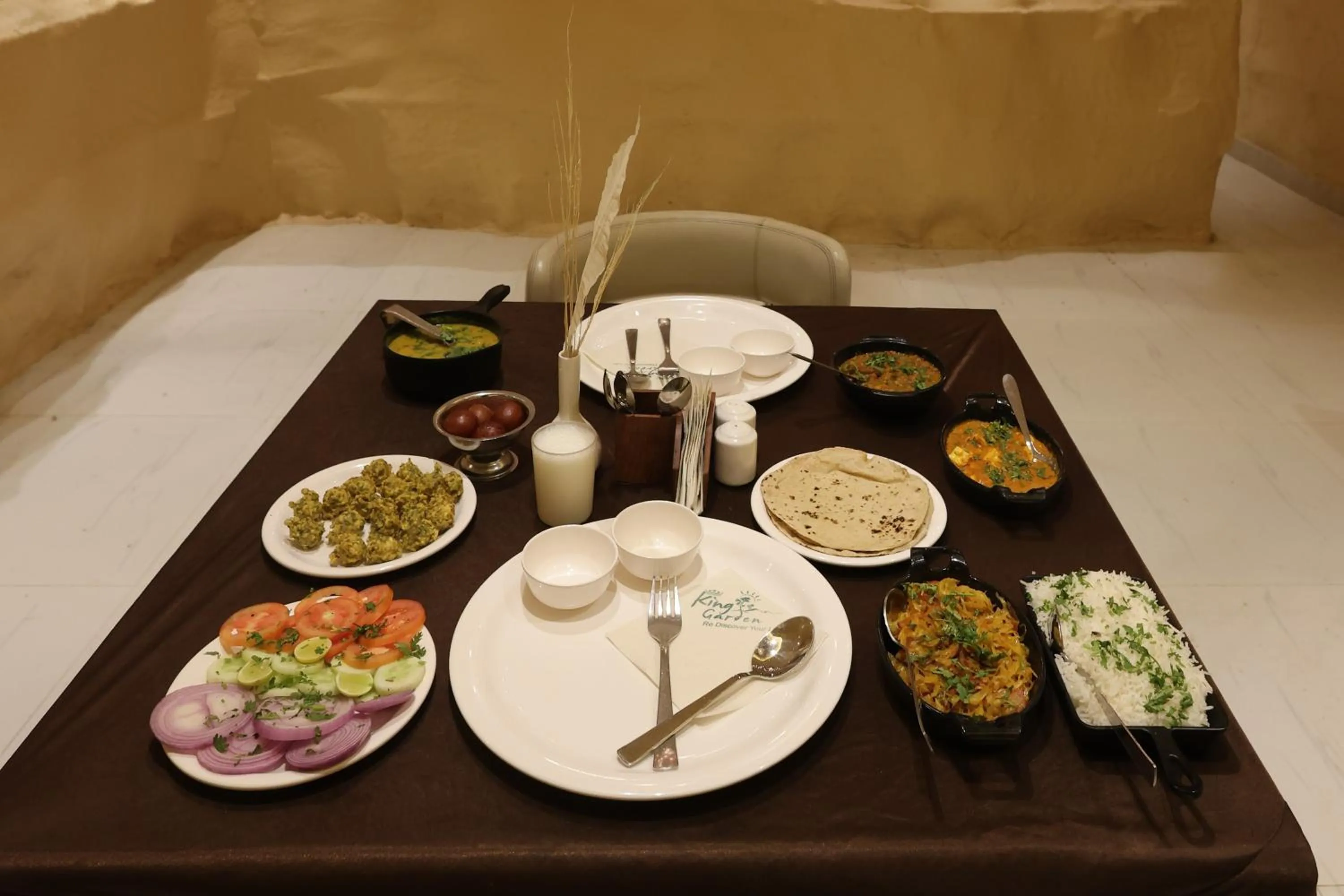 Restaurant/places to eat in Hotel King Garden