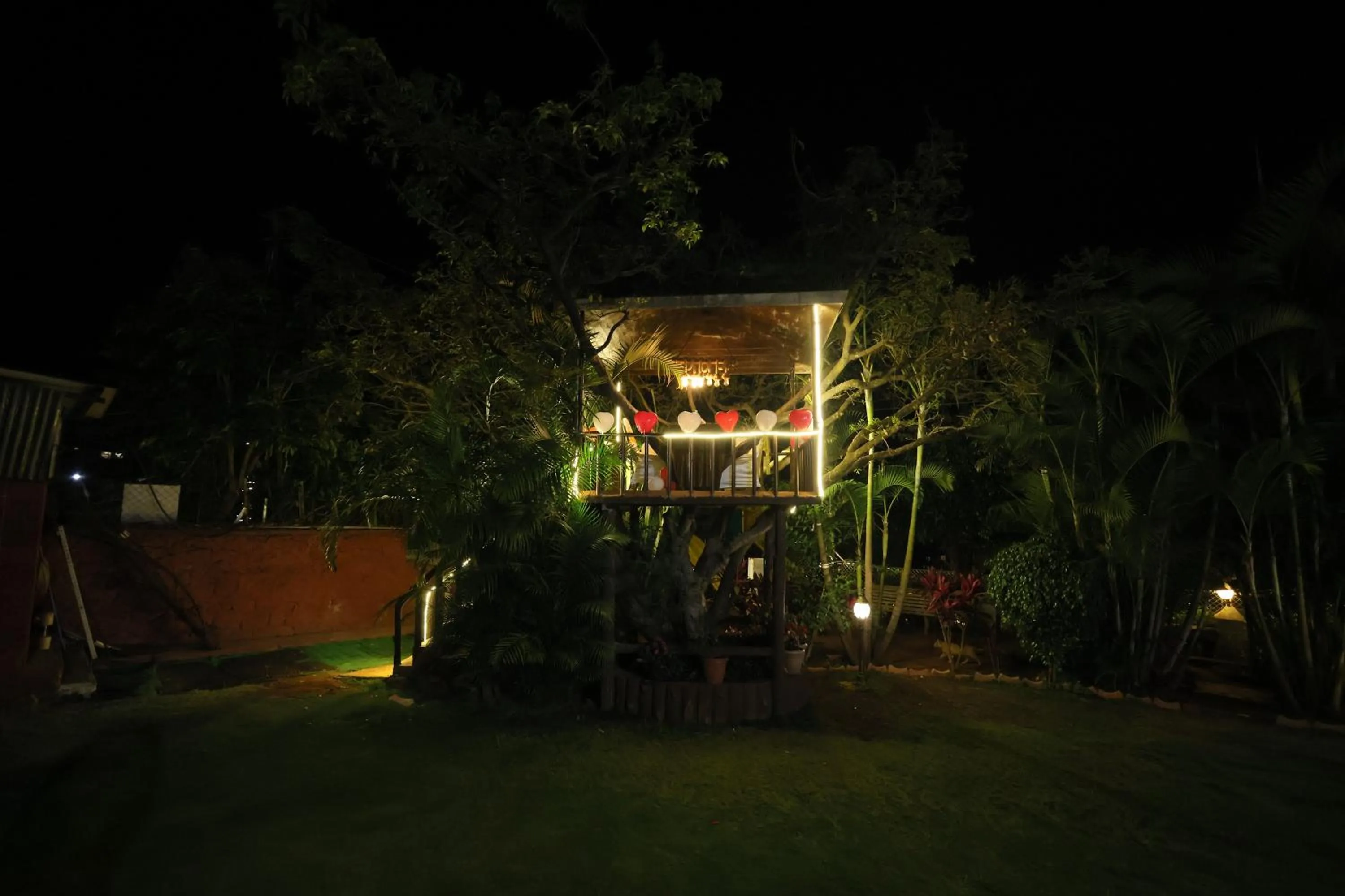 Property building in Hotel King Garden