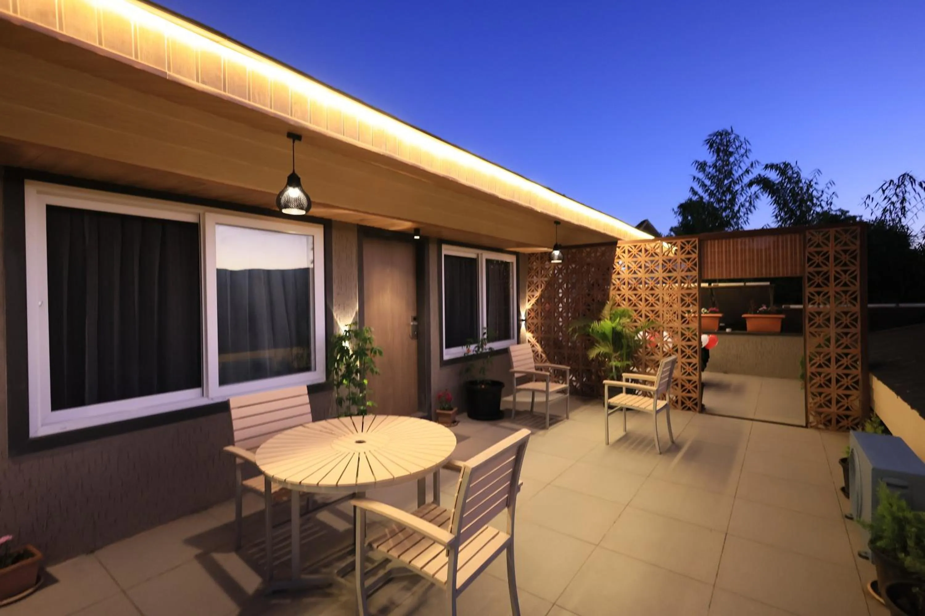 Property building in Hotel King Garden