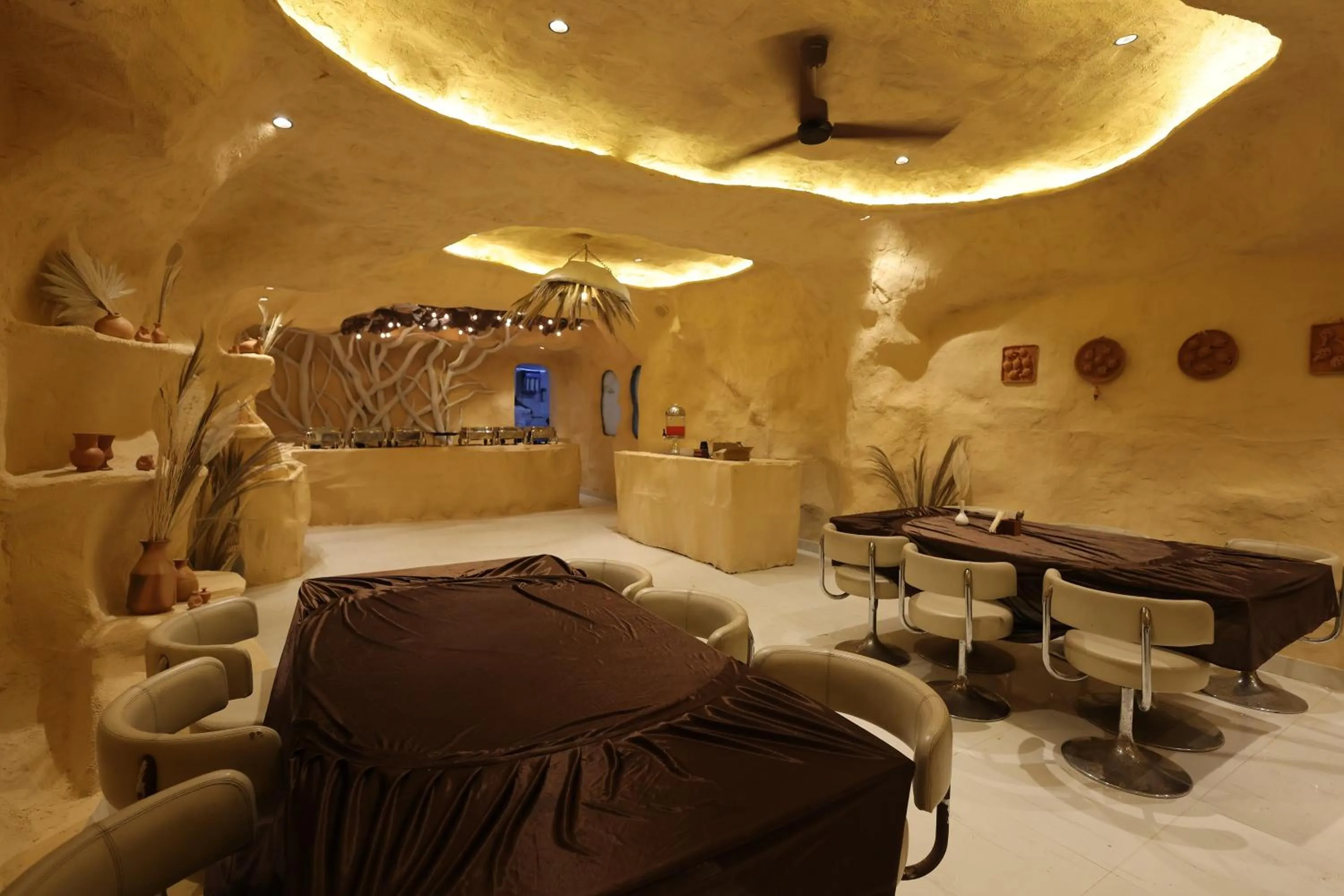 Restaurant/places to eat in Hotel King Garden