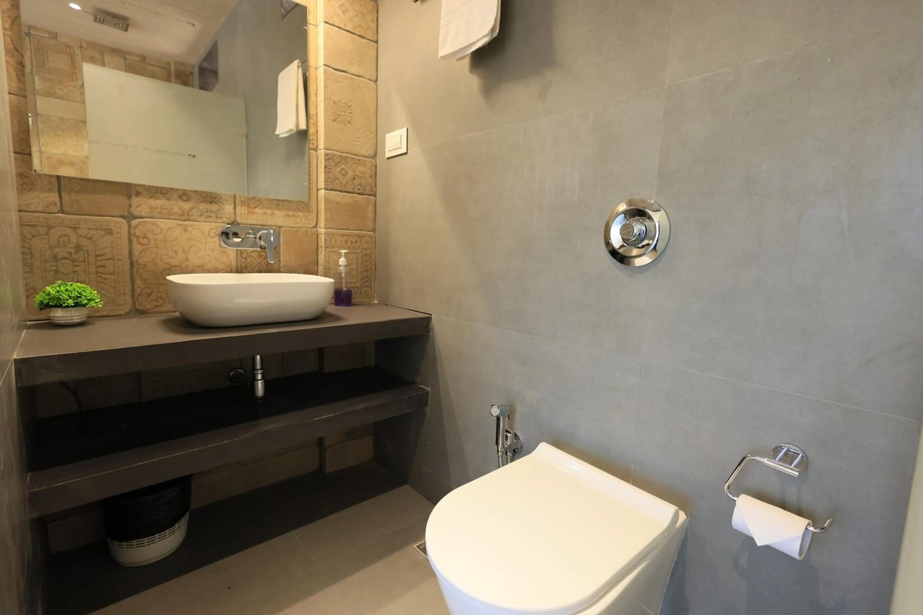 Toilet in Hotel King Garden