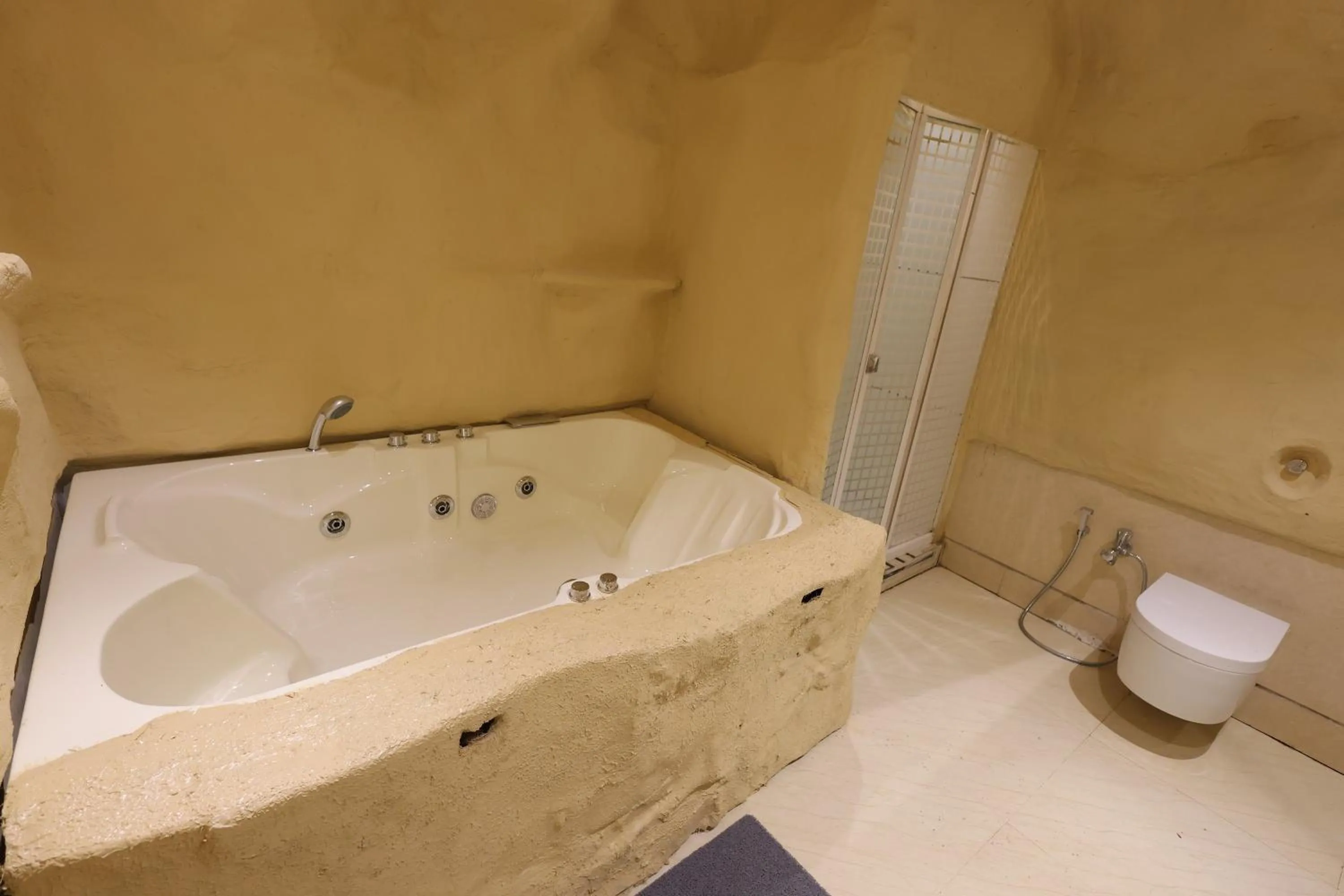 Hot Tub in Hotel King Garden