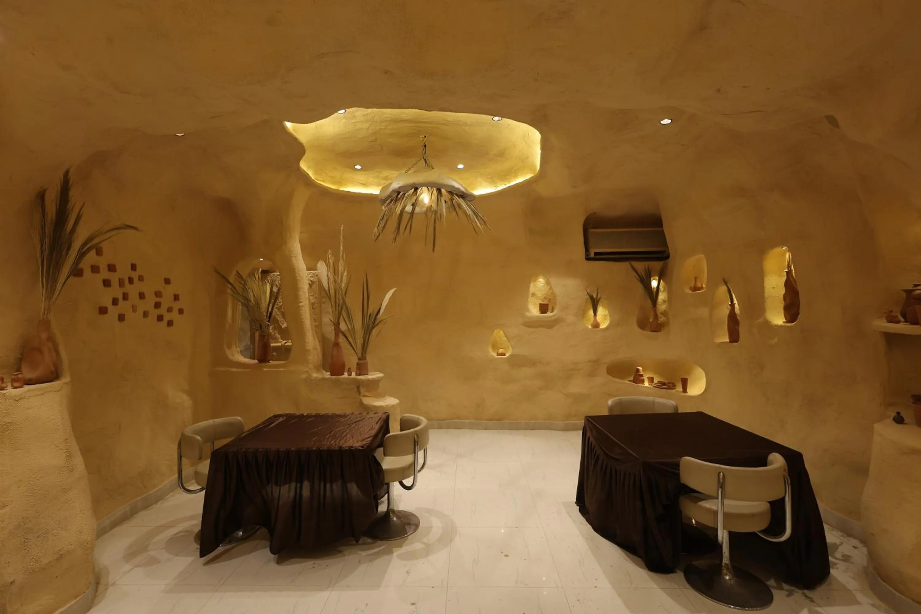 Restaurant/places to eat in Hotel King Garden