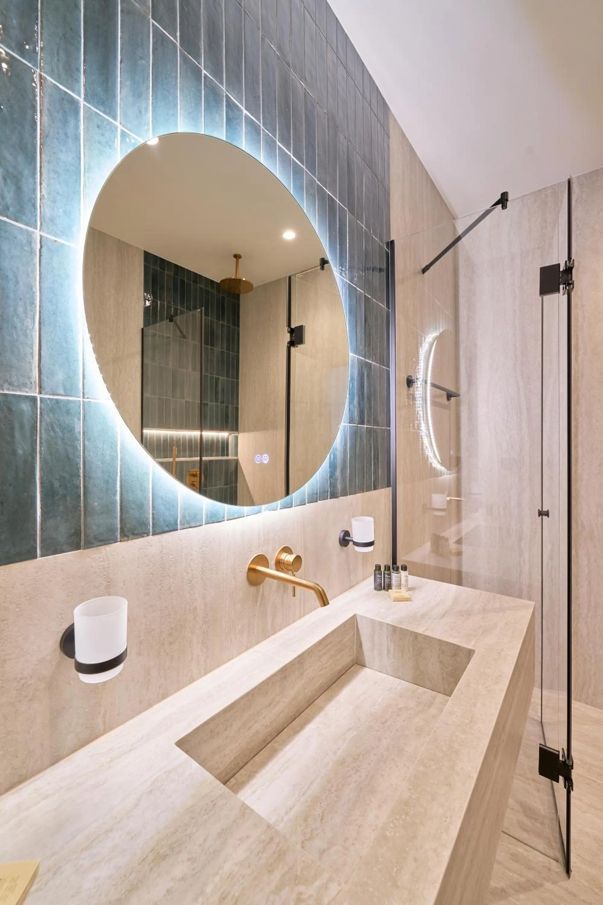 Shower in Adella Boutique Hotel - Free Secured Parking