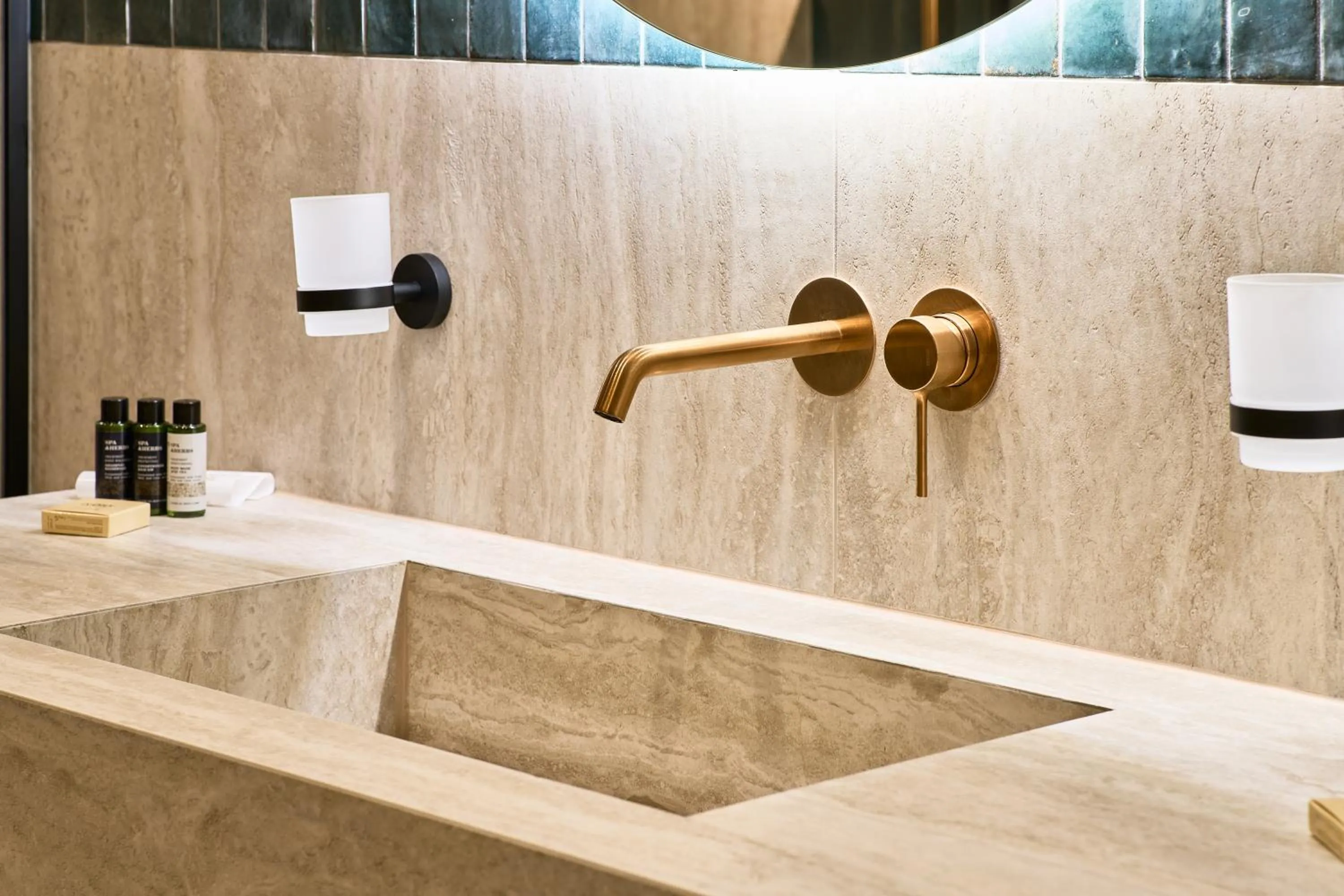 Shower in Adella Boutique Hotel - Free Secured Parking