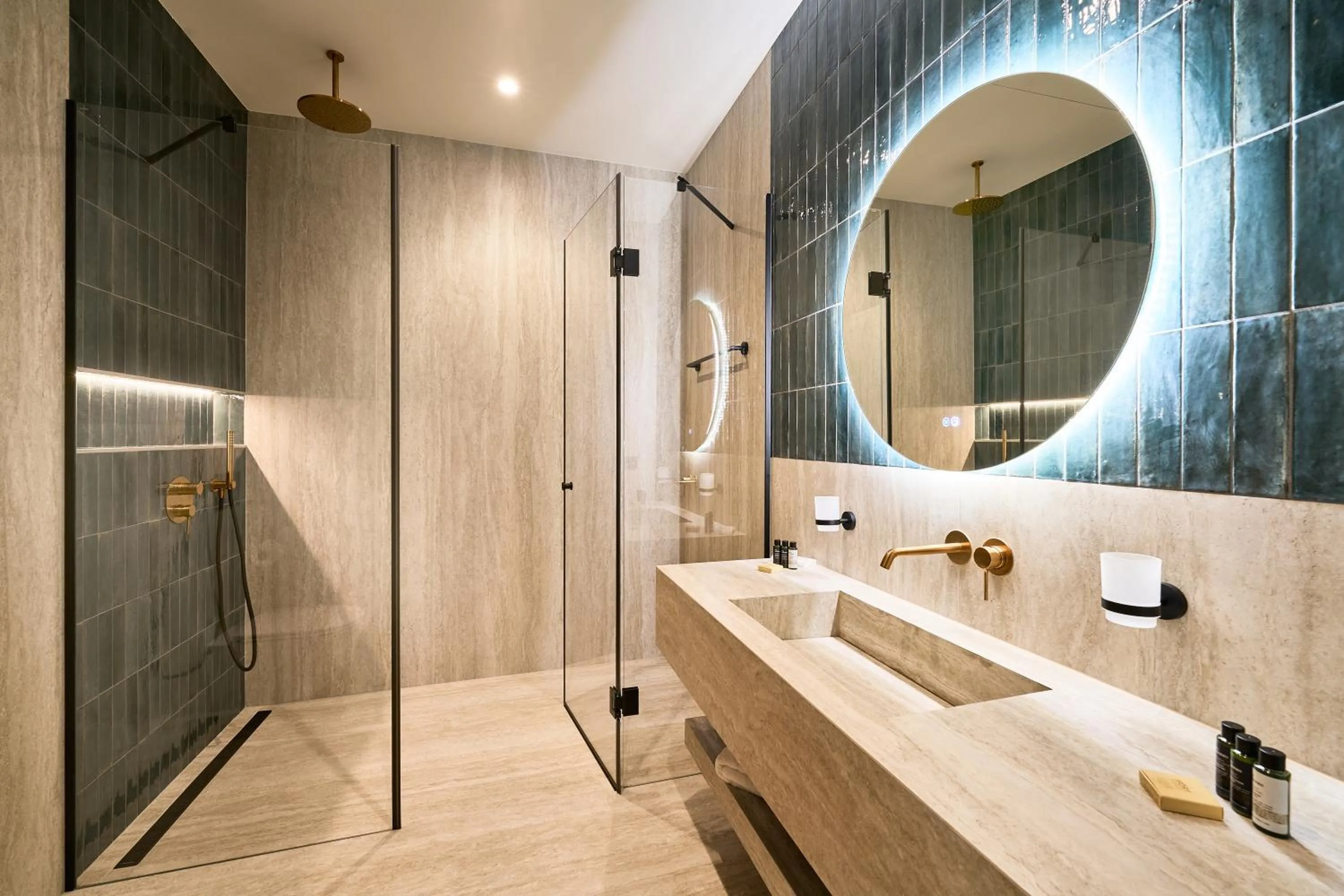 Shower in Adella Boutique Hotel - Free Secured Parking