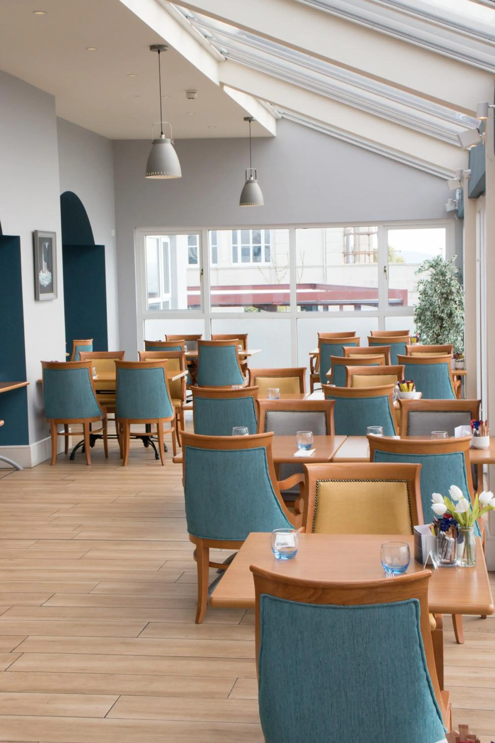 Restaurant/places to eat in WatersEdge Hotel