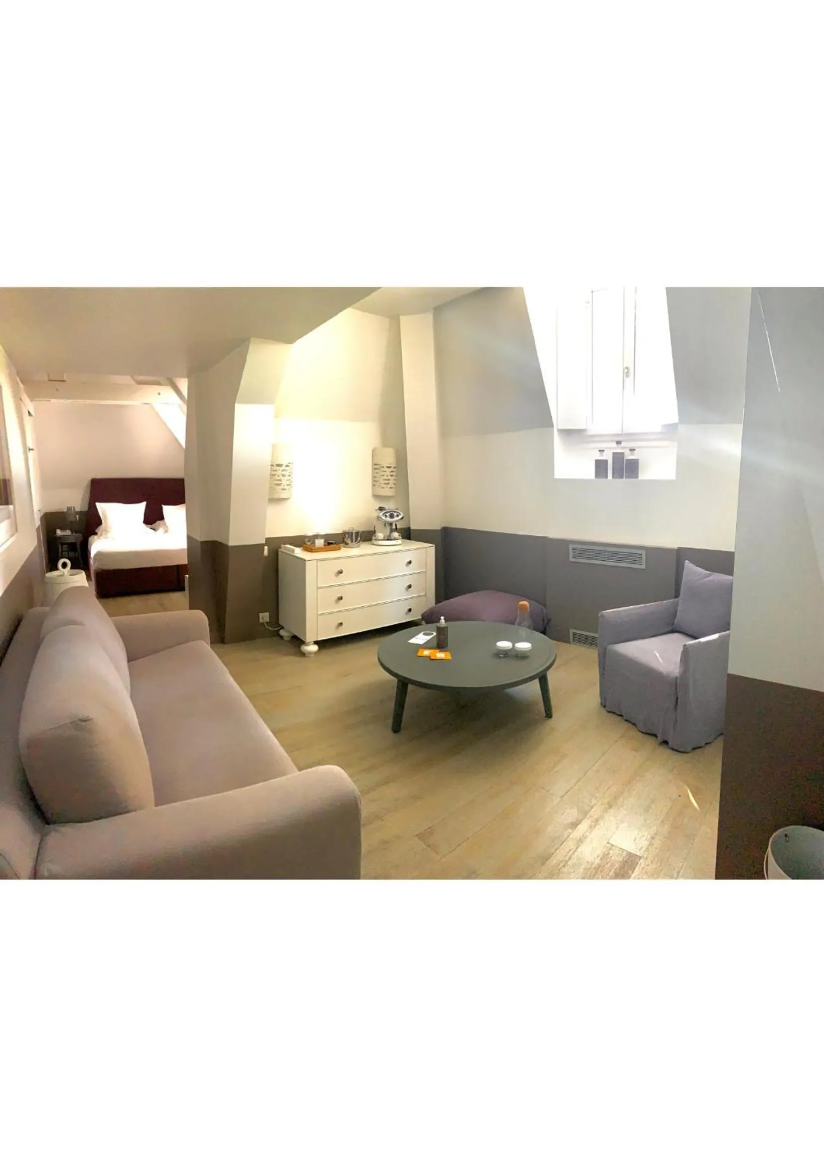 Living room, Bed in White 1921