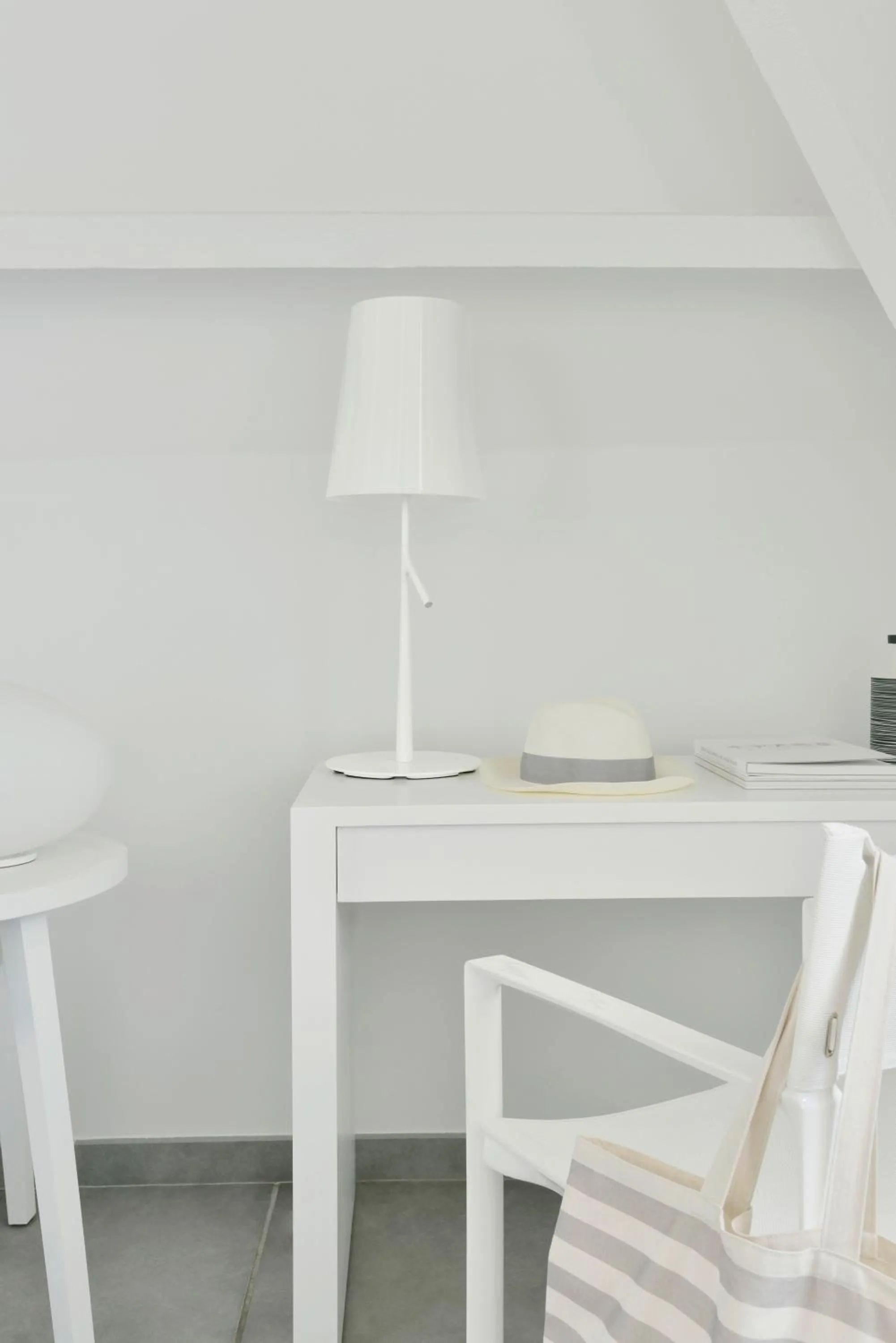 Decorative detail in White 1921