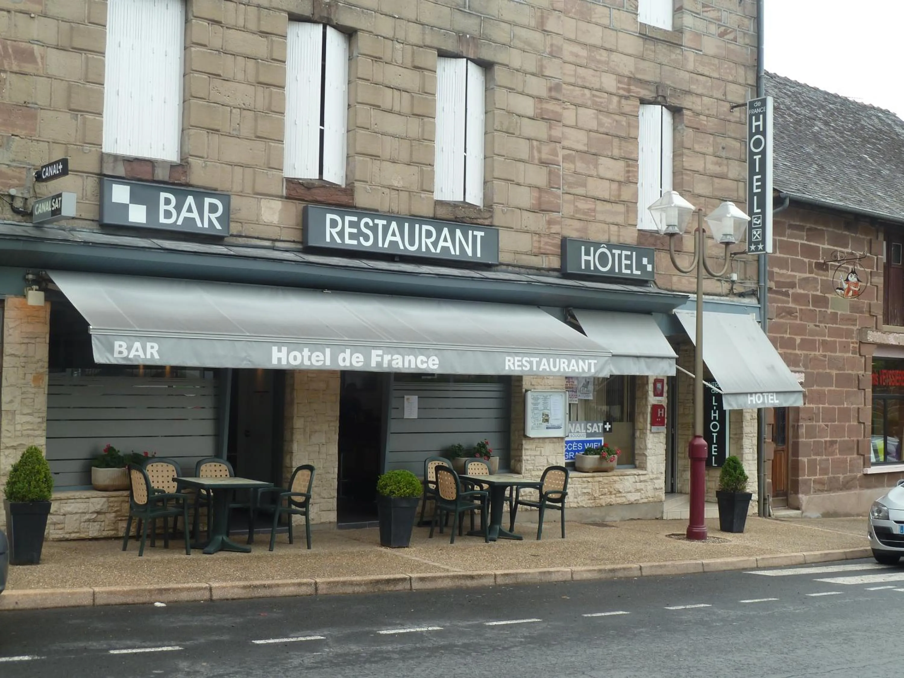 Facade/entrance in Hôtel de France