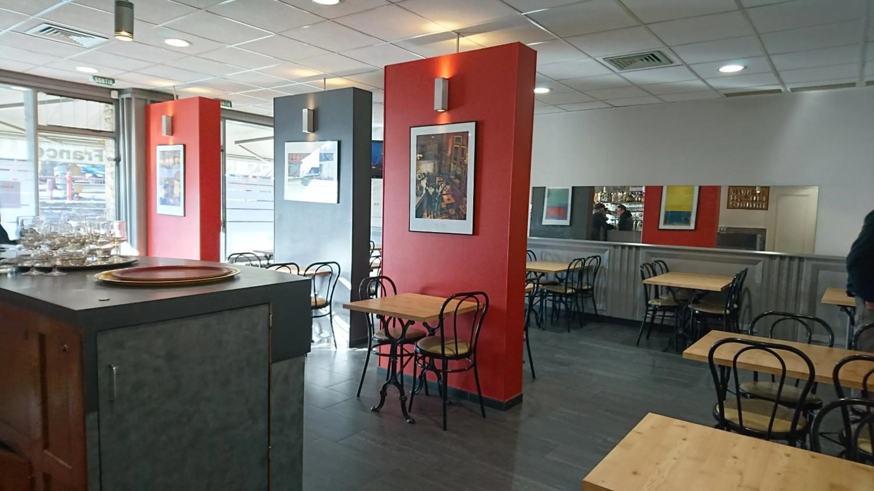 Restaurant/places to eat in Hôtel de France