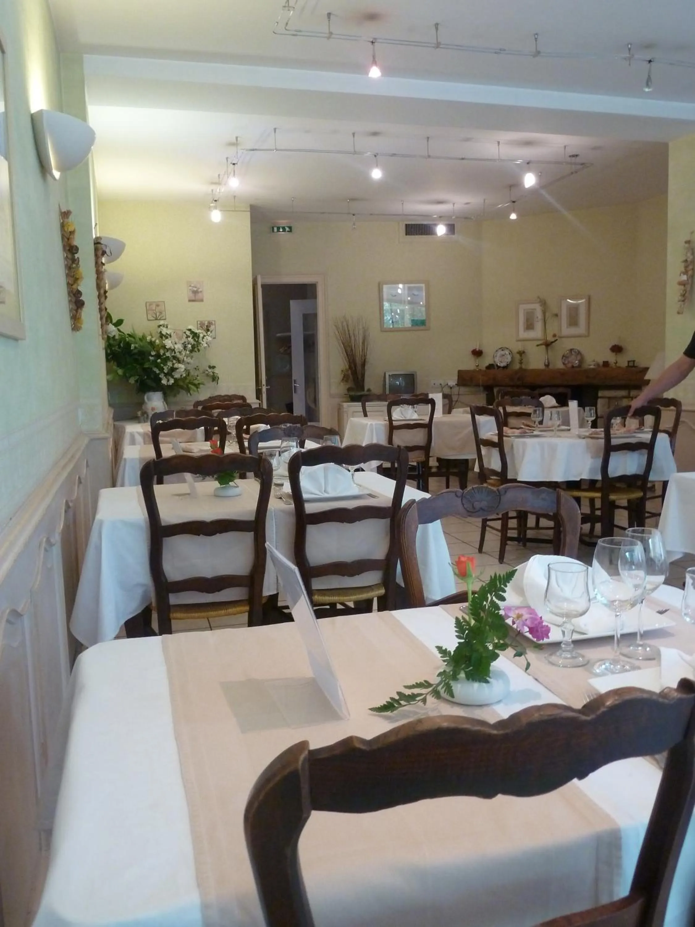 Restaurant/places to eat in Hôtel de France