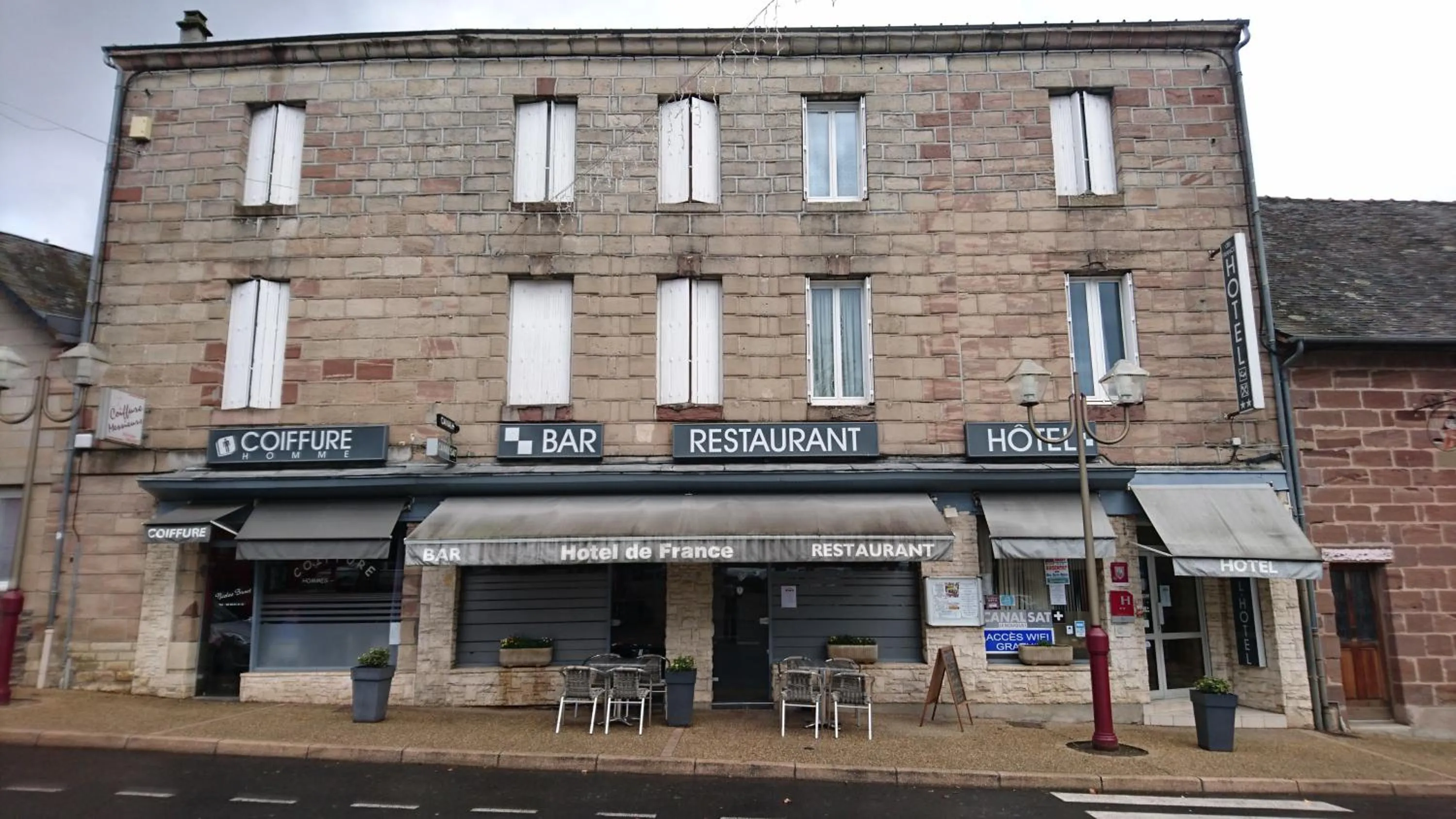 Facade/entrance in Hôtel de France