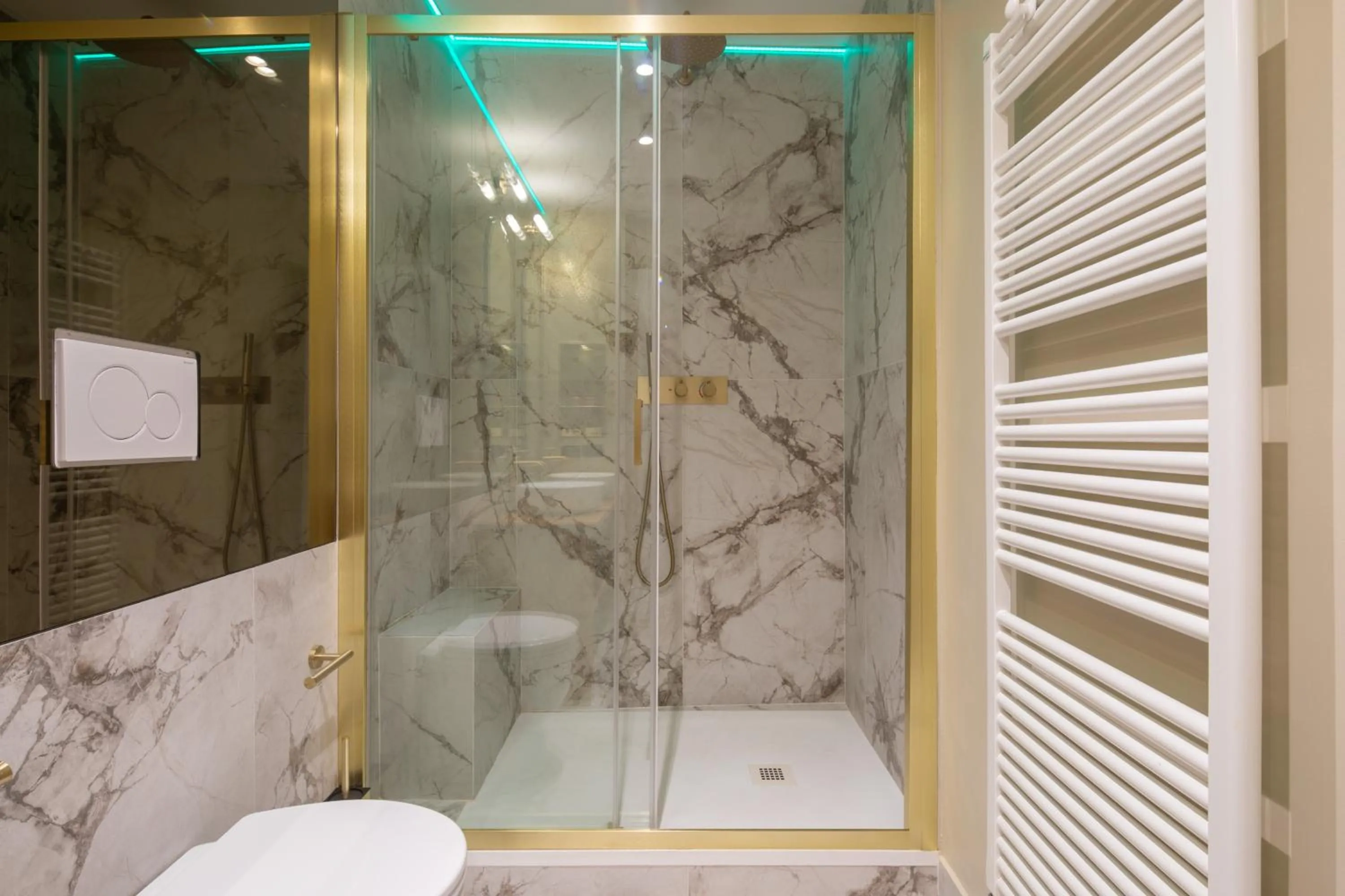 Shower in Renascentia in Florence - Adults Only