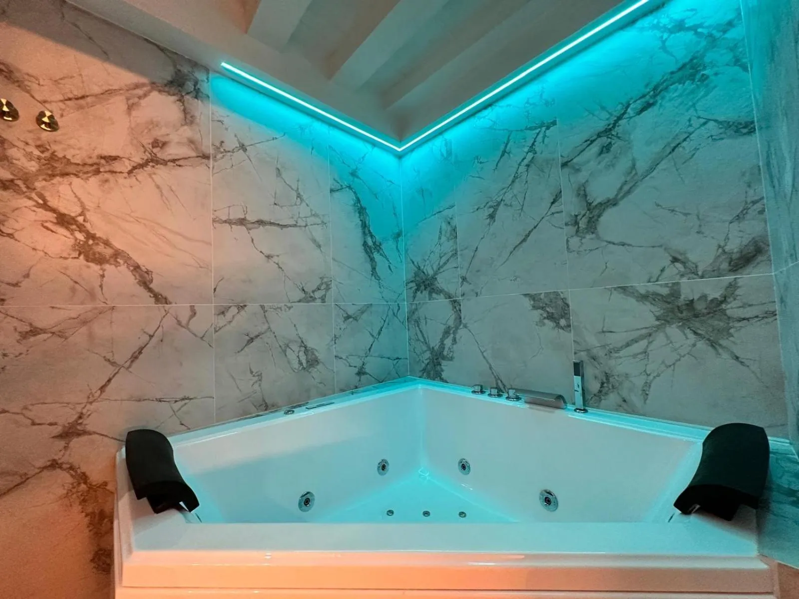 Hot Tub in Renascentia in Florence - Adults Only