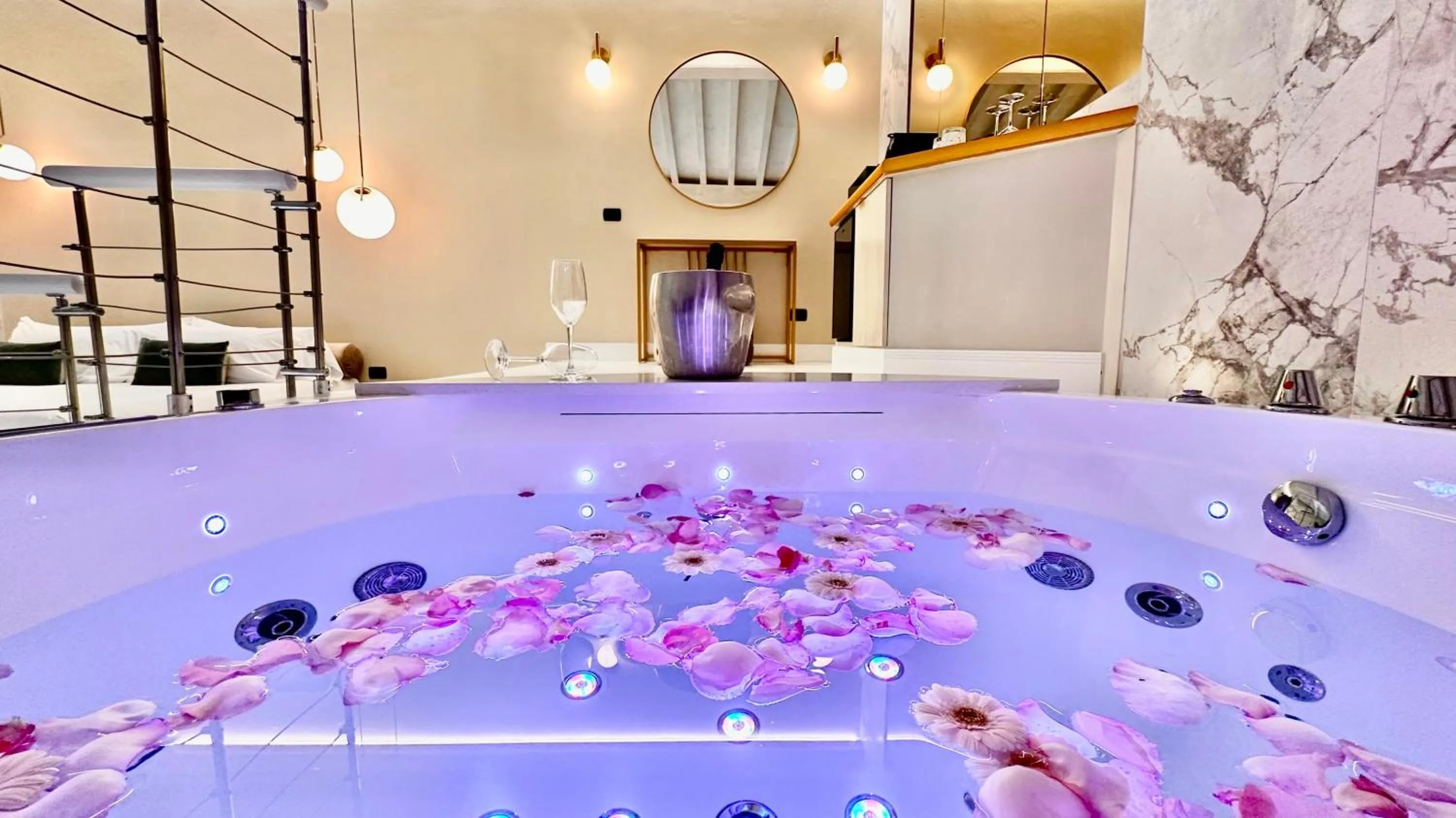 Hot Tub in Renascentia in Florence - Adults Only
