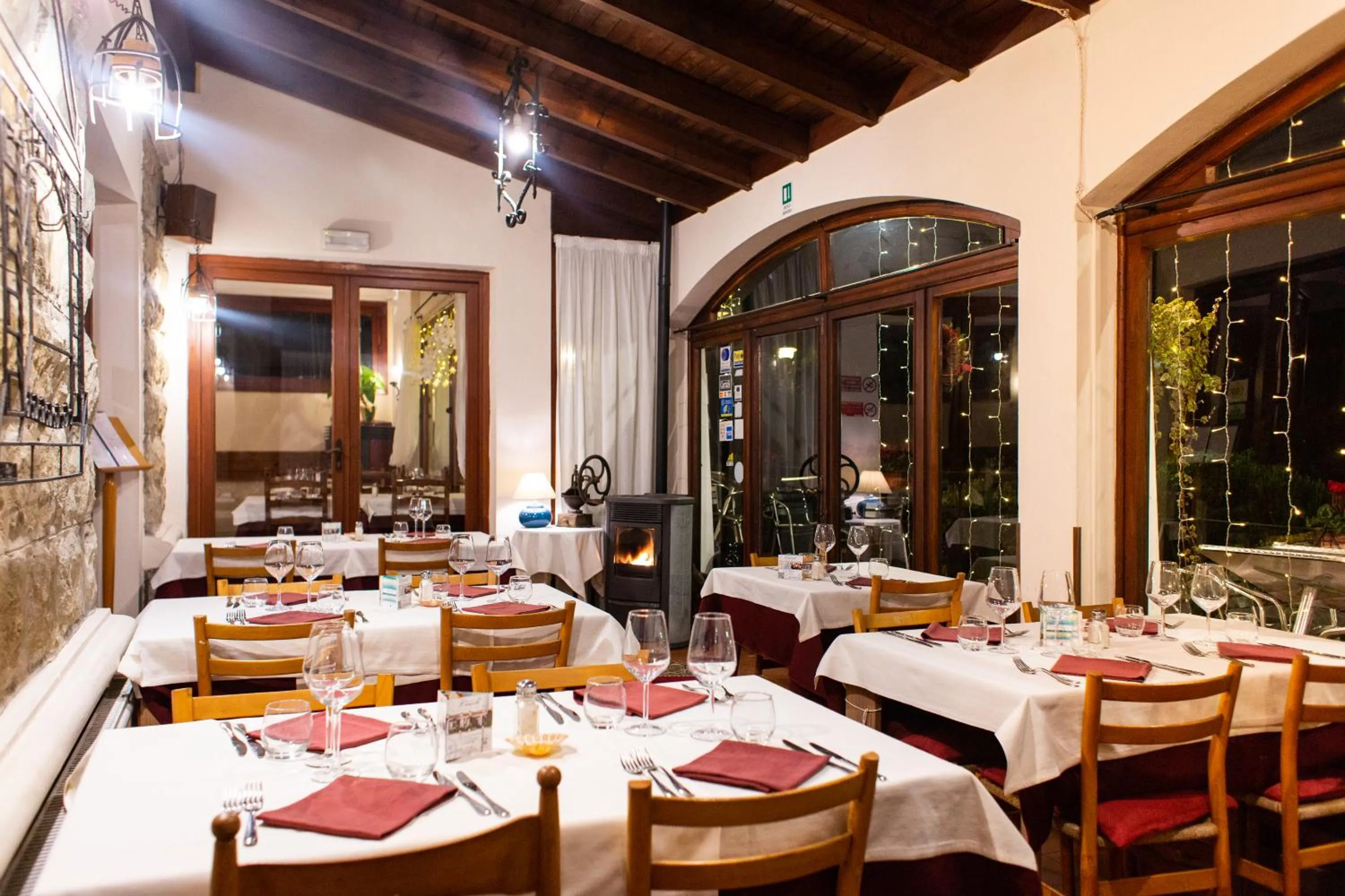 Restaurant/places to eat in Hotel Ristorante Il Caminetto