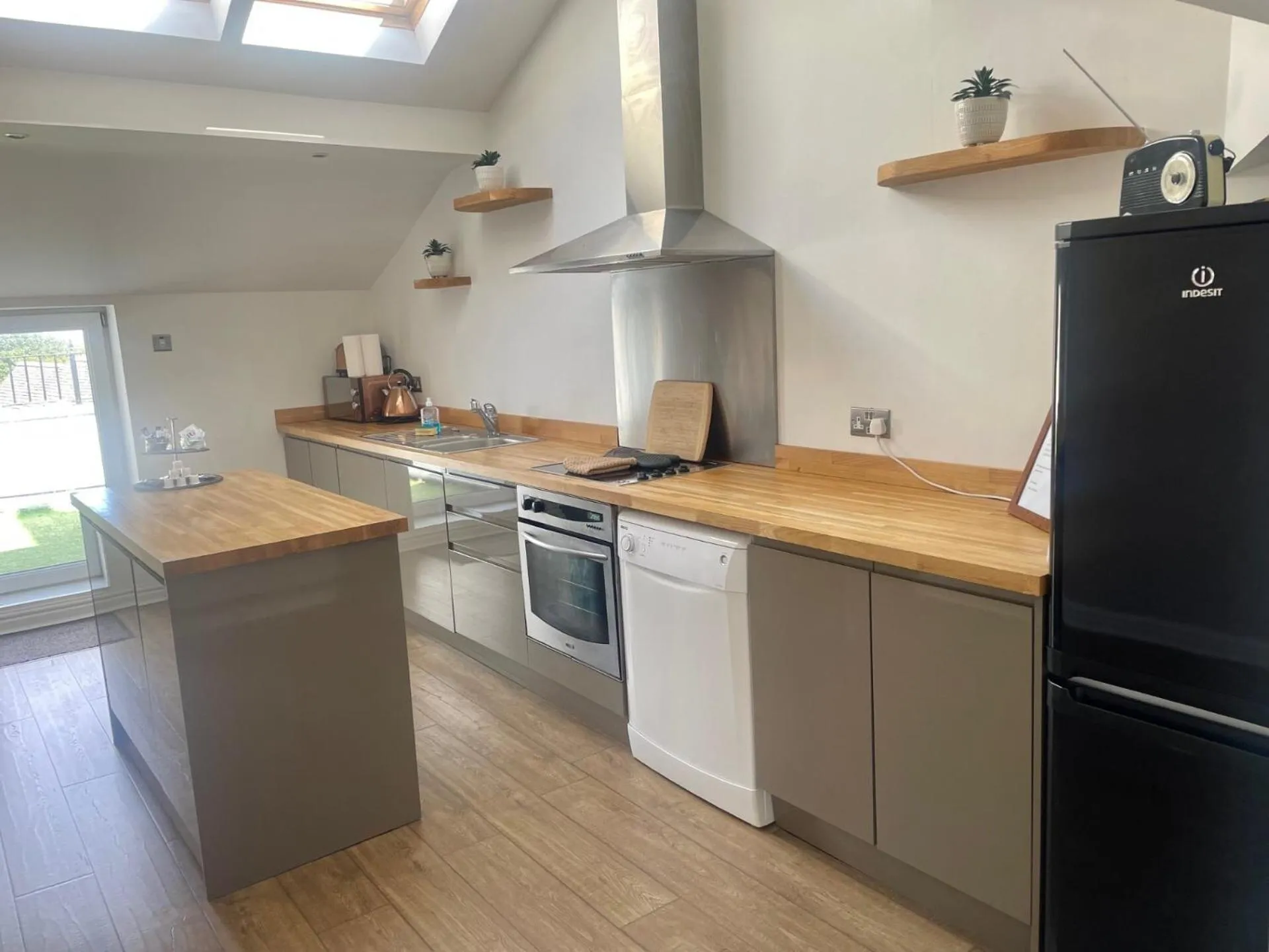 Kitchen or kitchenette in Beach House 3 Bed Penthouse Apartment