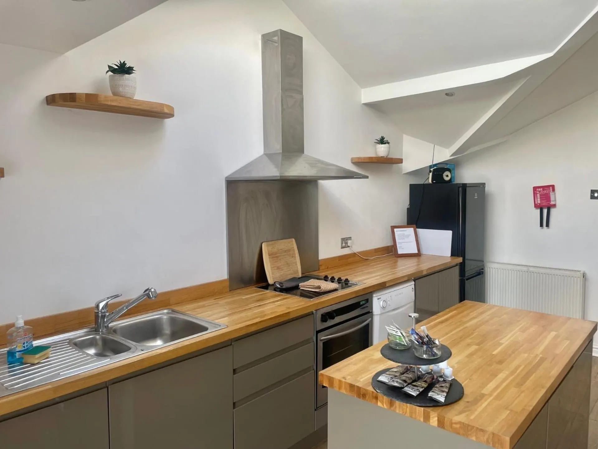 Kitchen or kitchenette in Beach House 3 Bed Penthouse Apartment