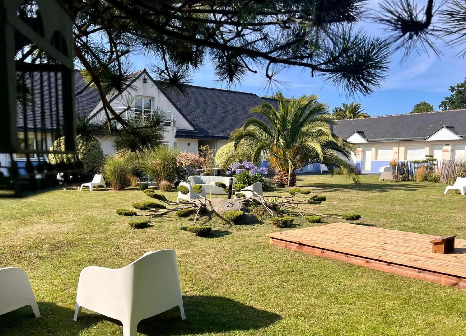 Garden in Hôtel Heod - Binic - Saint-Quay-Portrieux