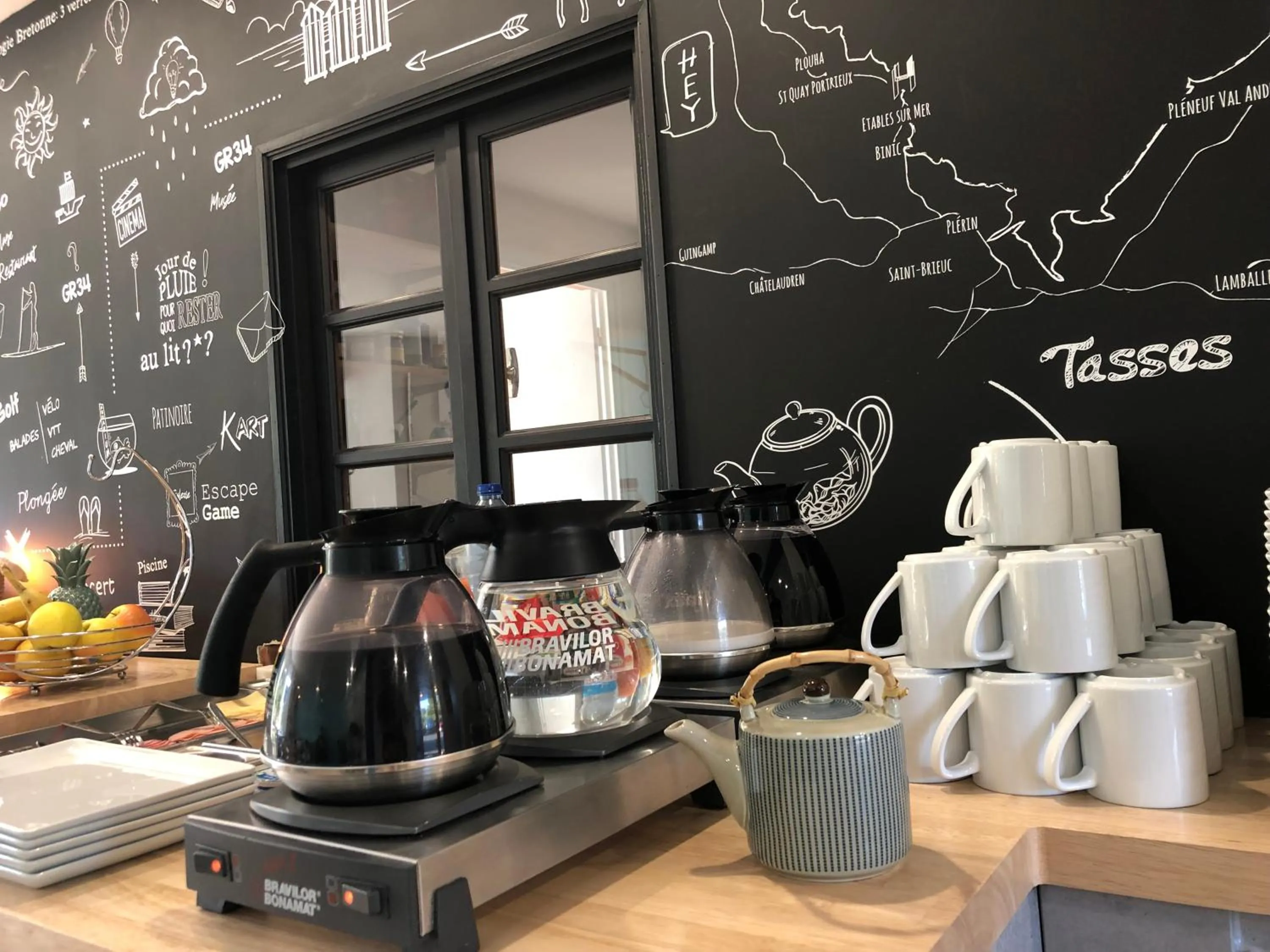 Coffee/tea facilities in Hôtel Heod - Binic - Saint-Quay-Portrieux