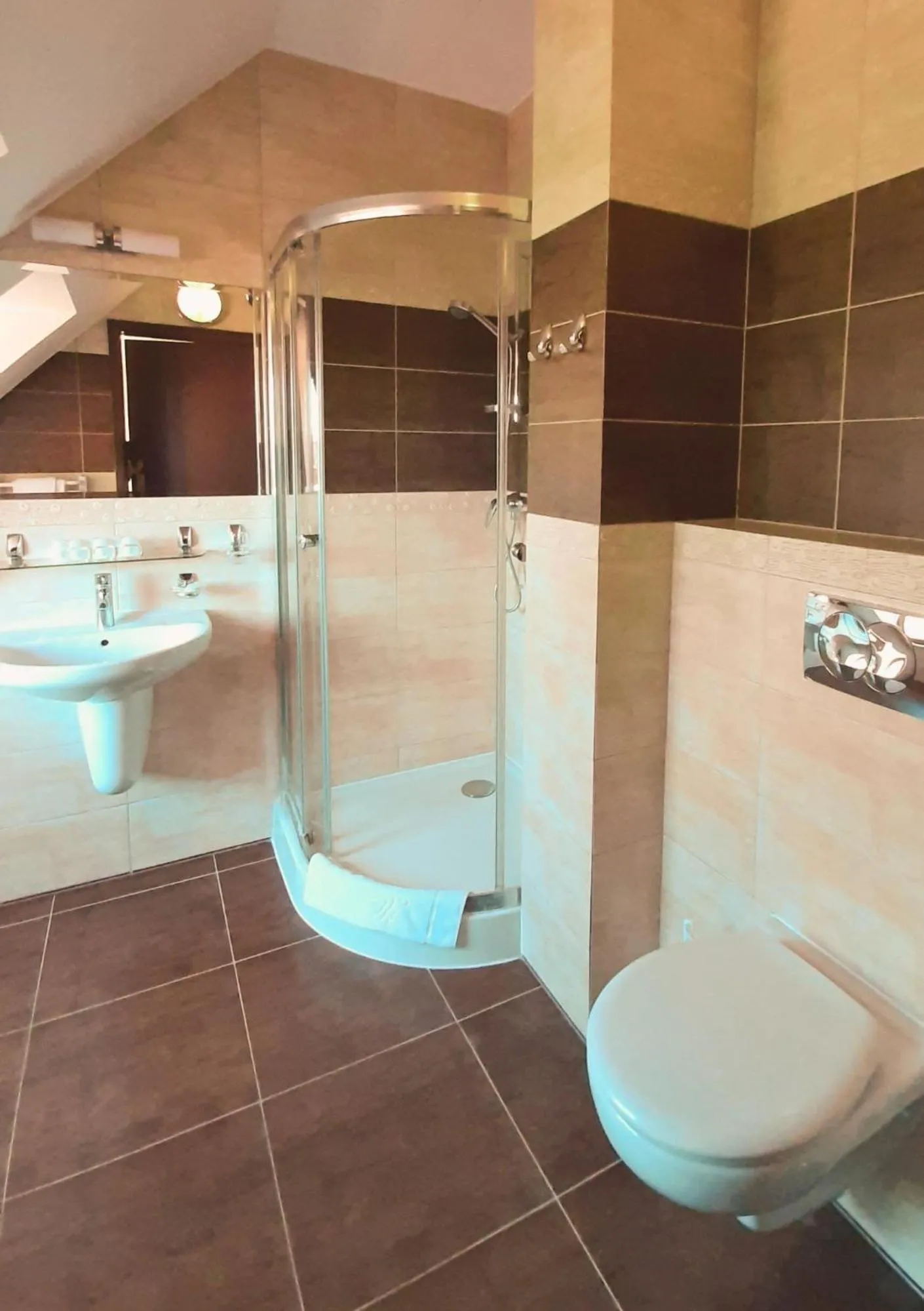 Toilet in Hotel Robert's Port