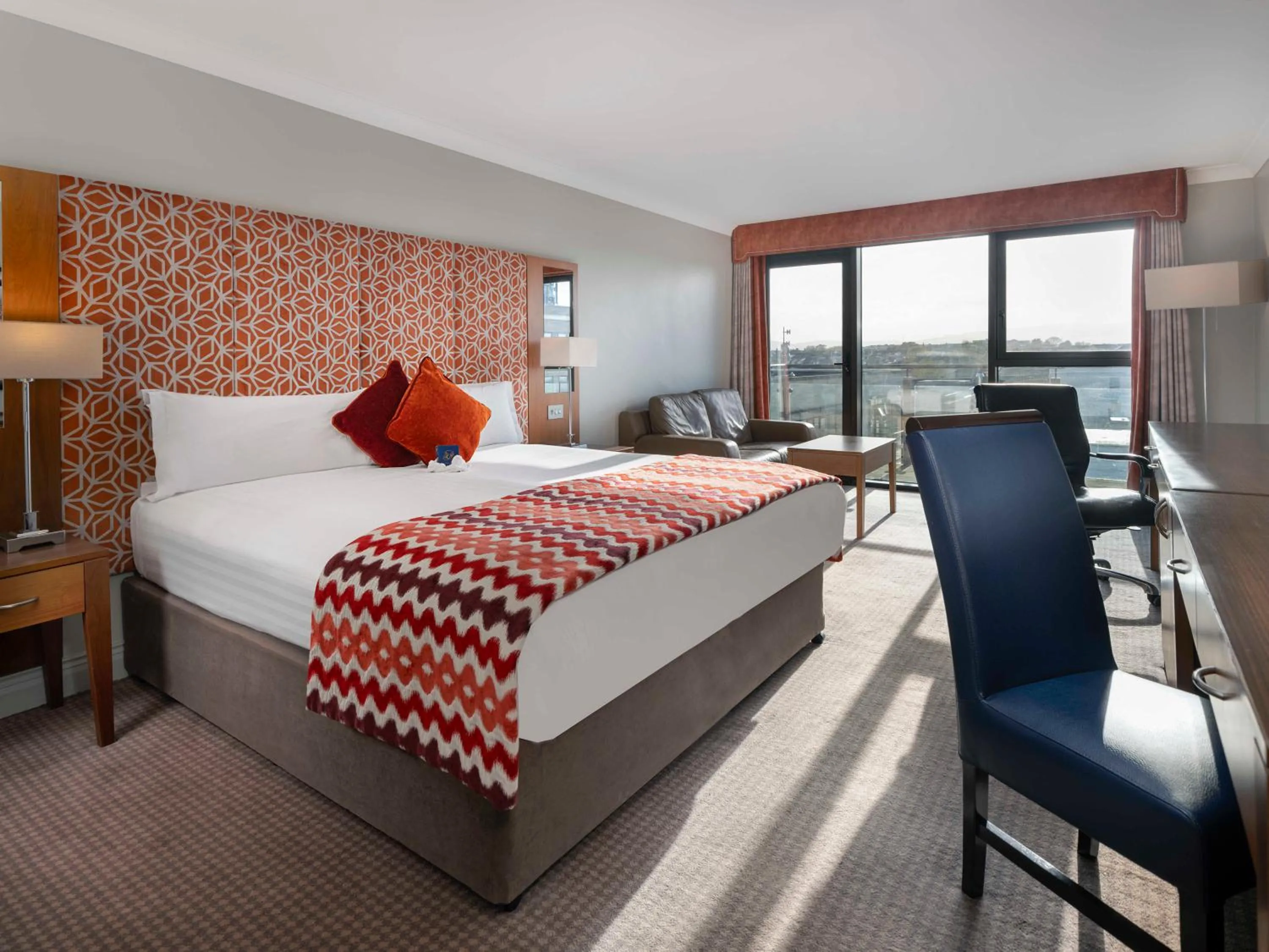 Bedroom, Bed in Royal Marine Hotel