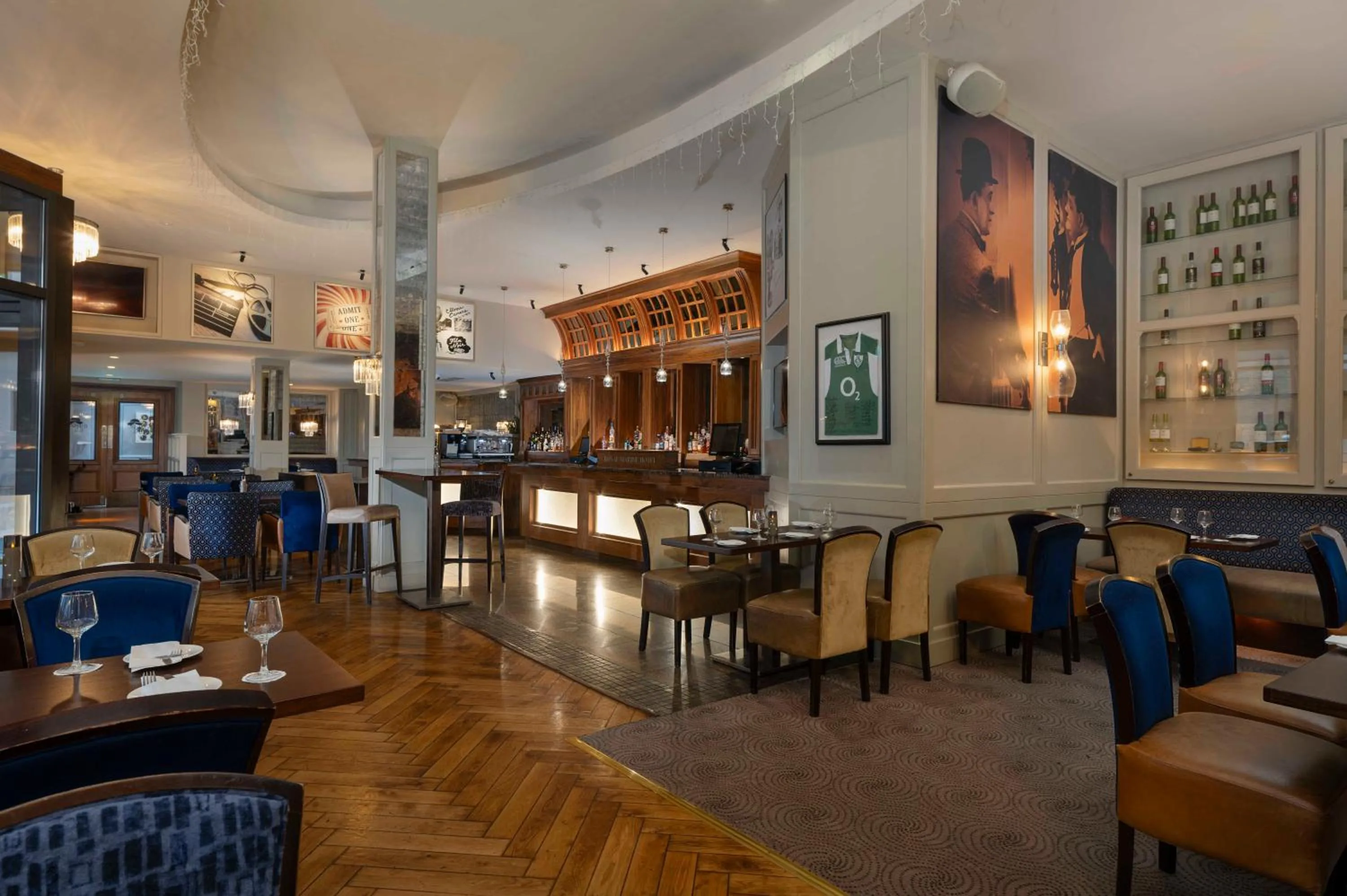 Restaurant/places to eat in Royal Marine Hotel