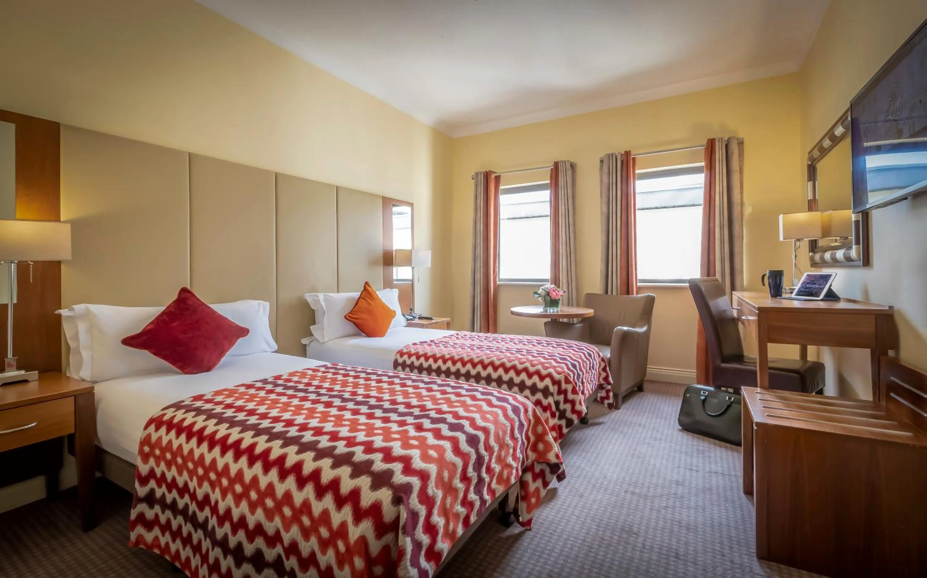 Bedroom, Bed in Royal Marine Hotel