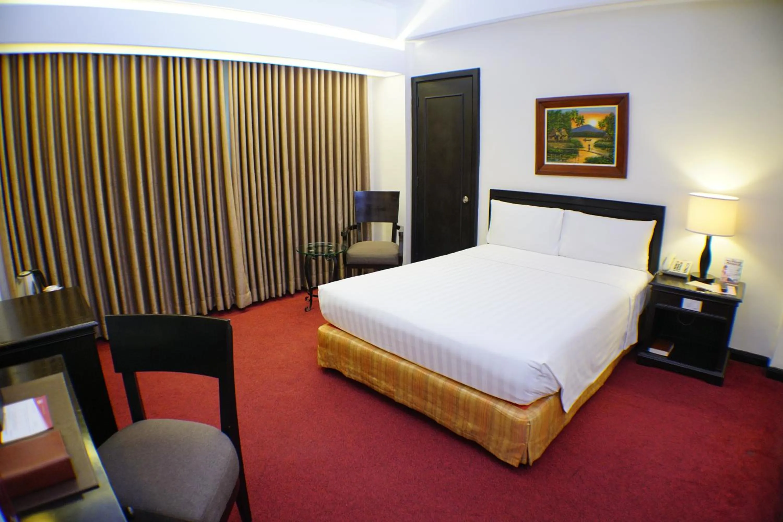 Bed in Bayview Park Hotel Manila