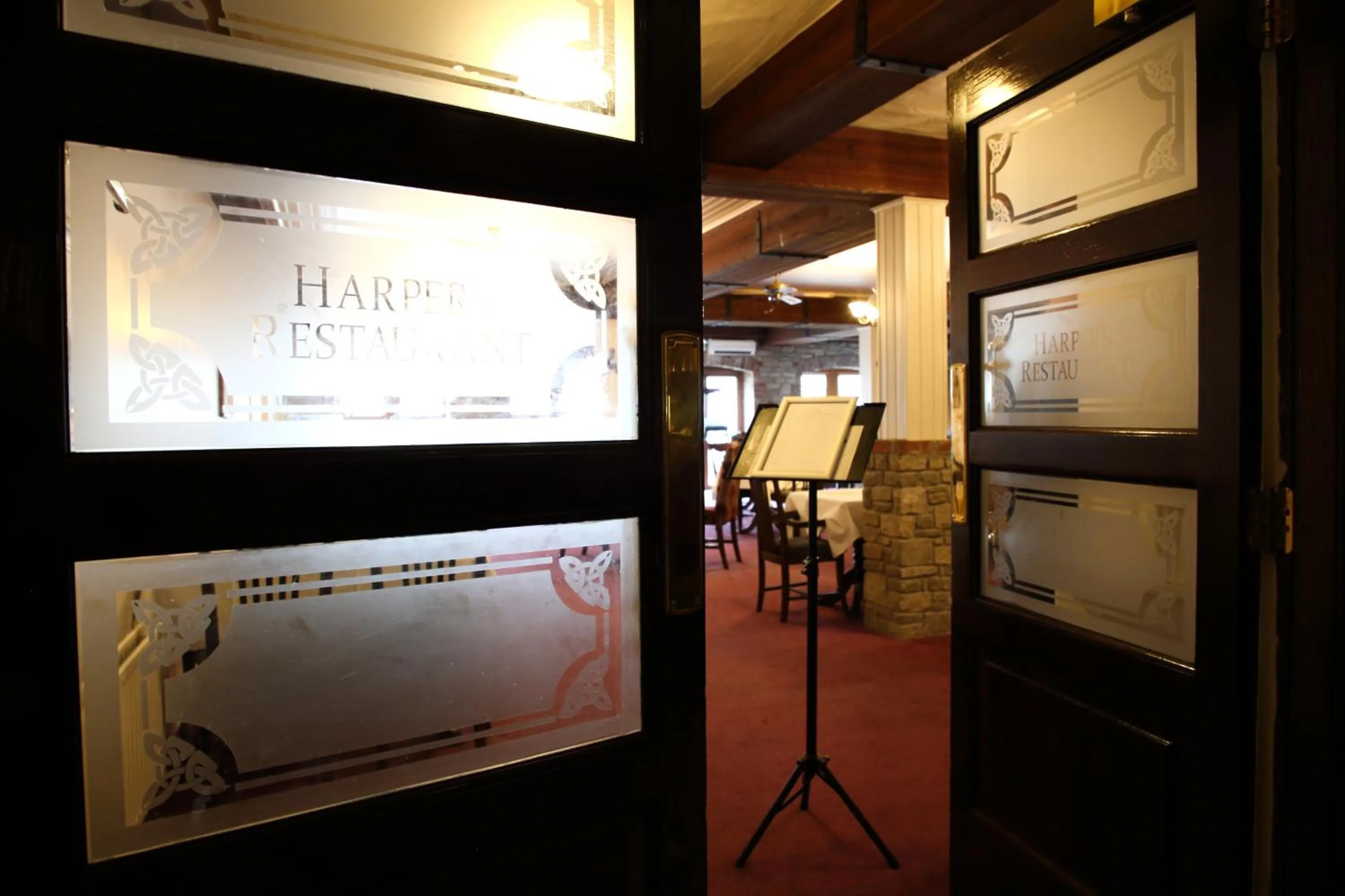 Restaurant/places to eat in Mulroy Woods Hotel