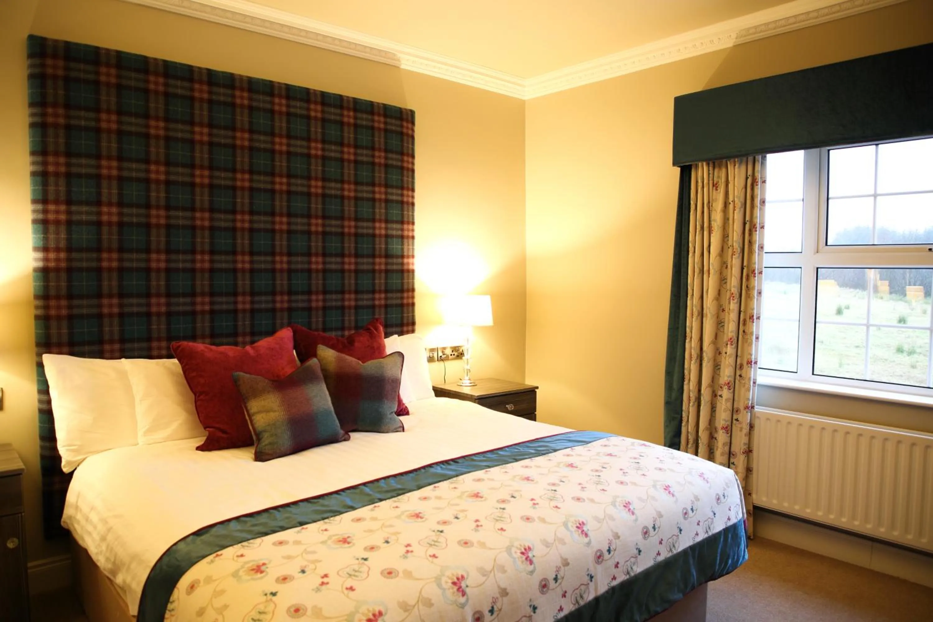 Bedroom, Bed in Mulroy Woods Hotel