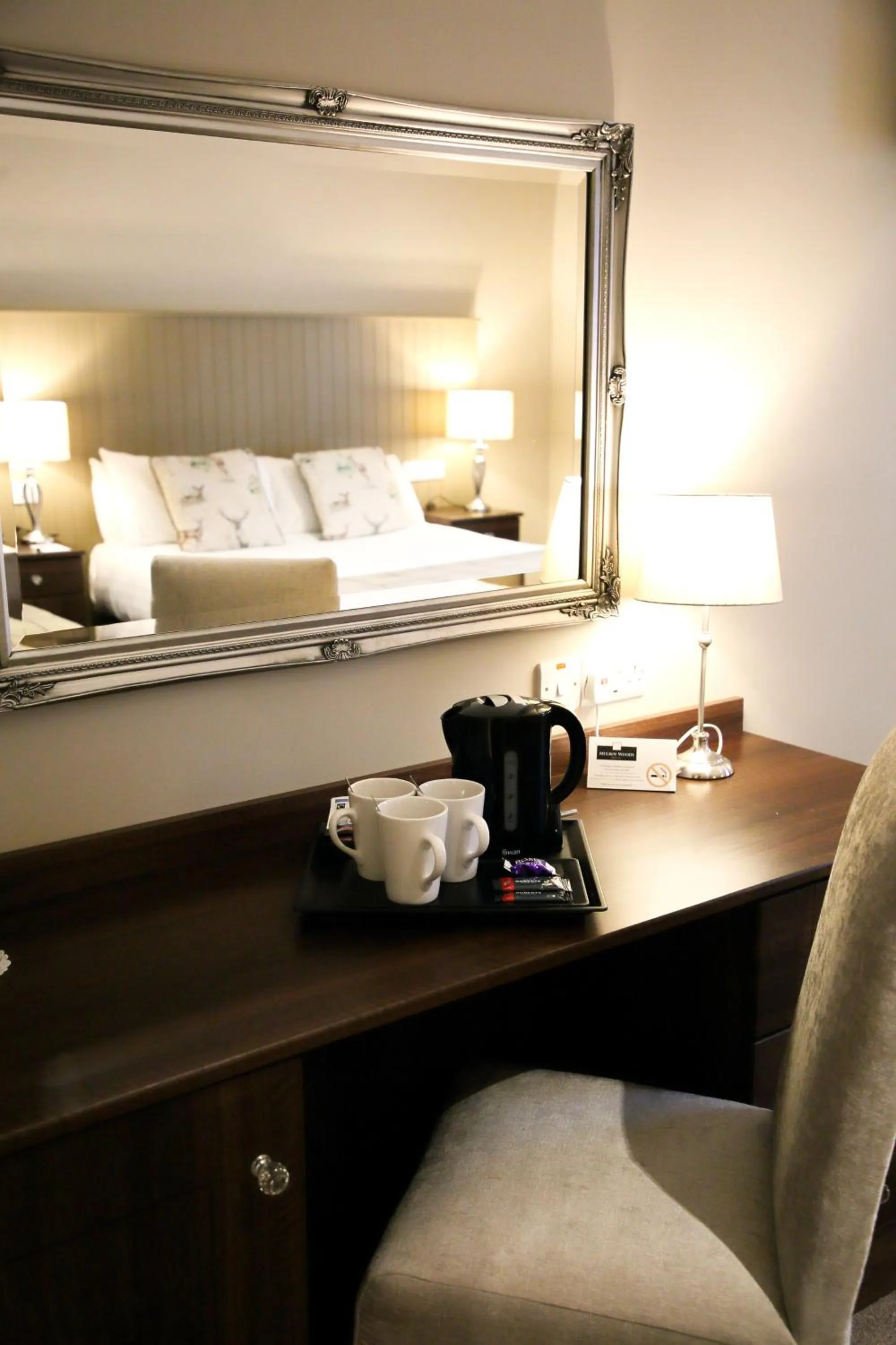 Coffee/tea facilities, Bed in Mulroy Woods Hotel