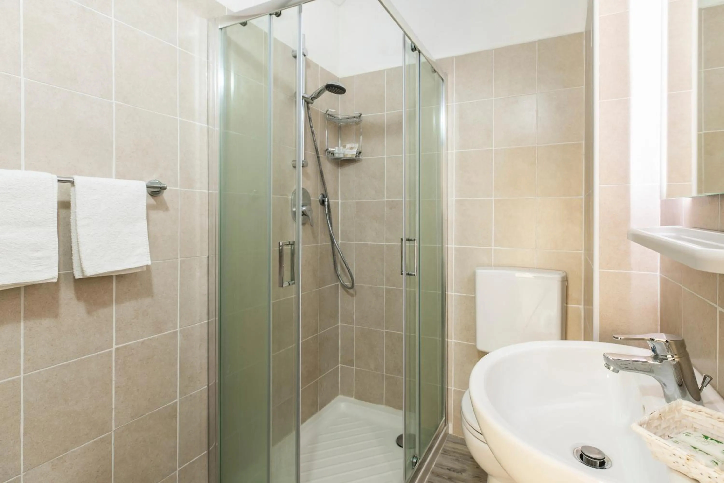 Shower in Hotel Palace