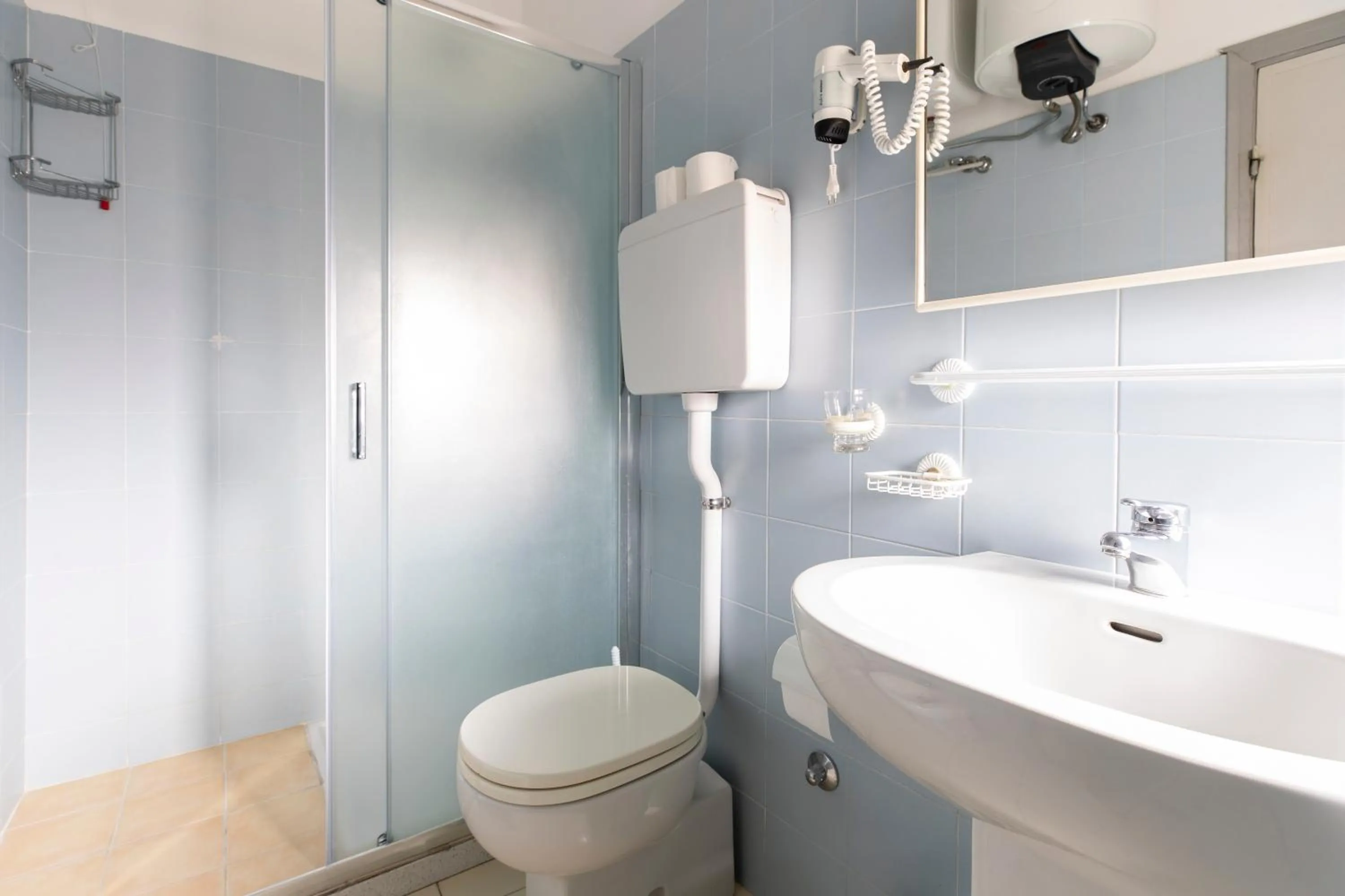 Shower in Hotel Palace