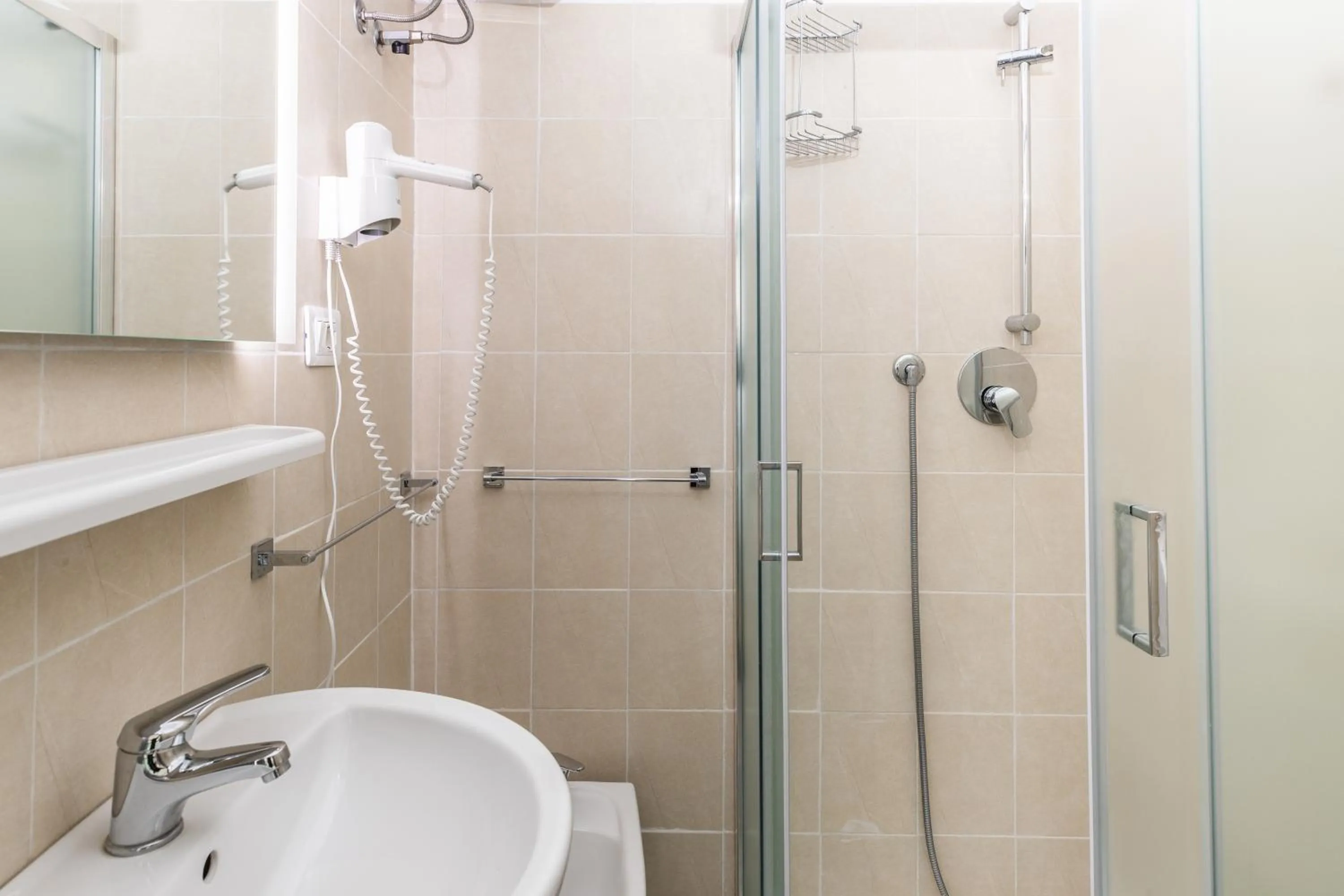 Shower in Hotel Palace