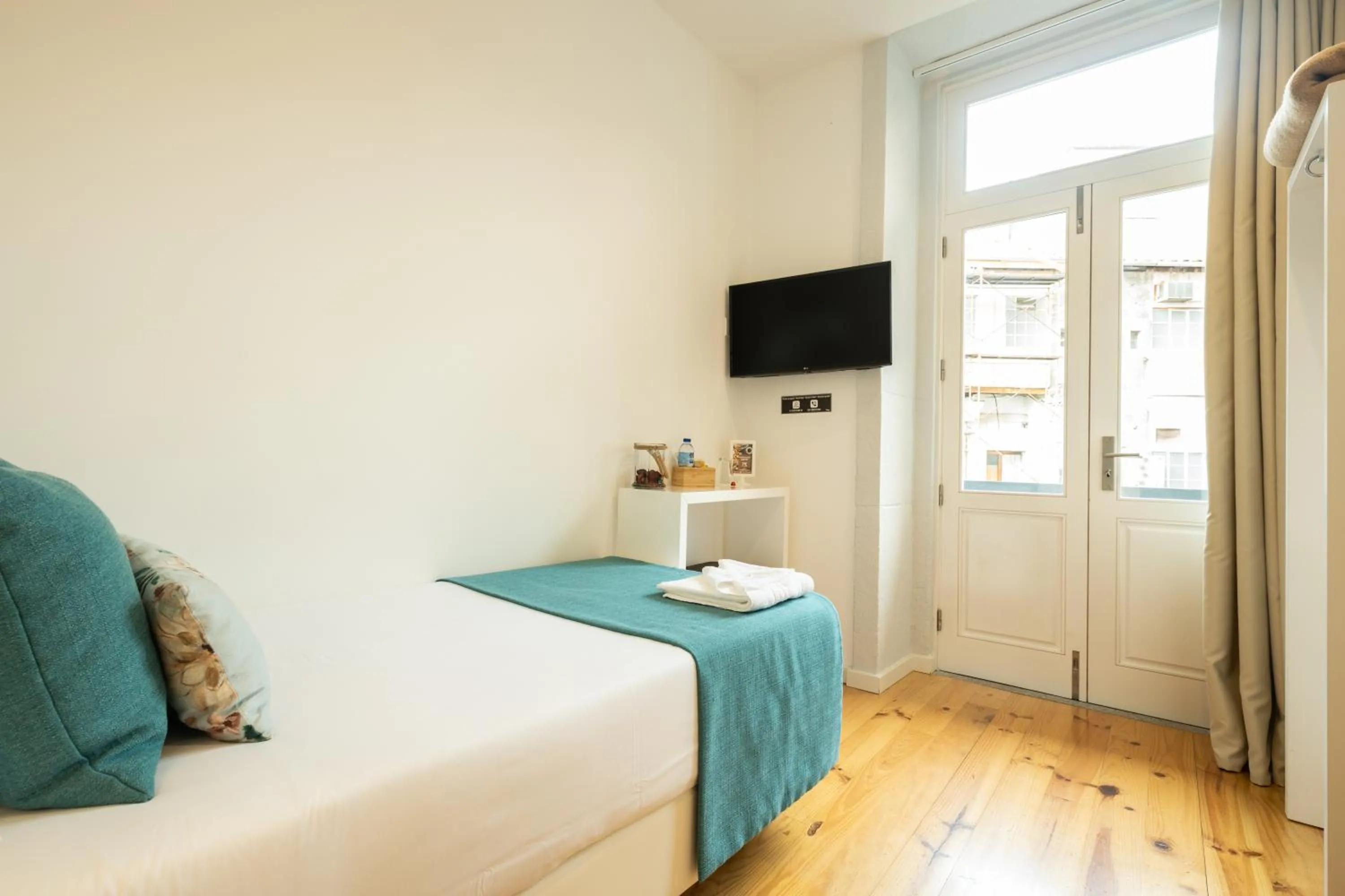 Bedroom, Bed in Mystay Porto Batalha